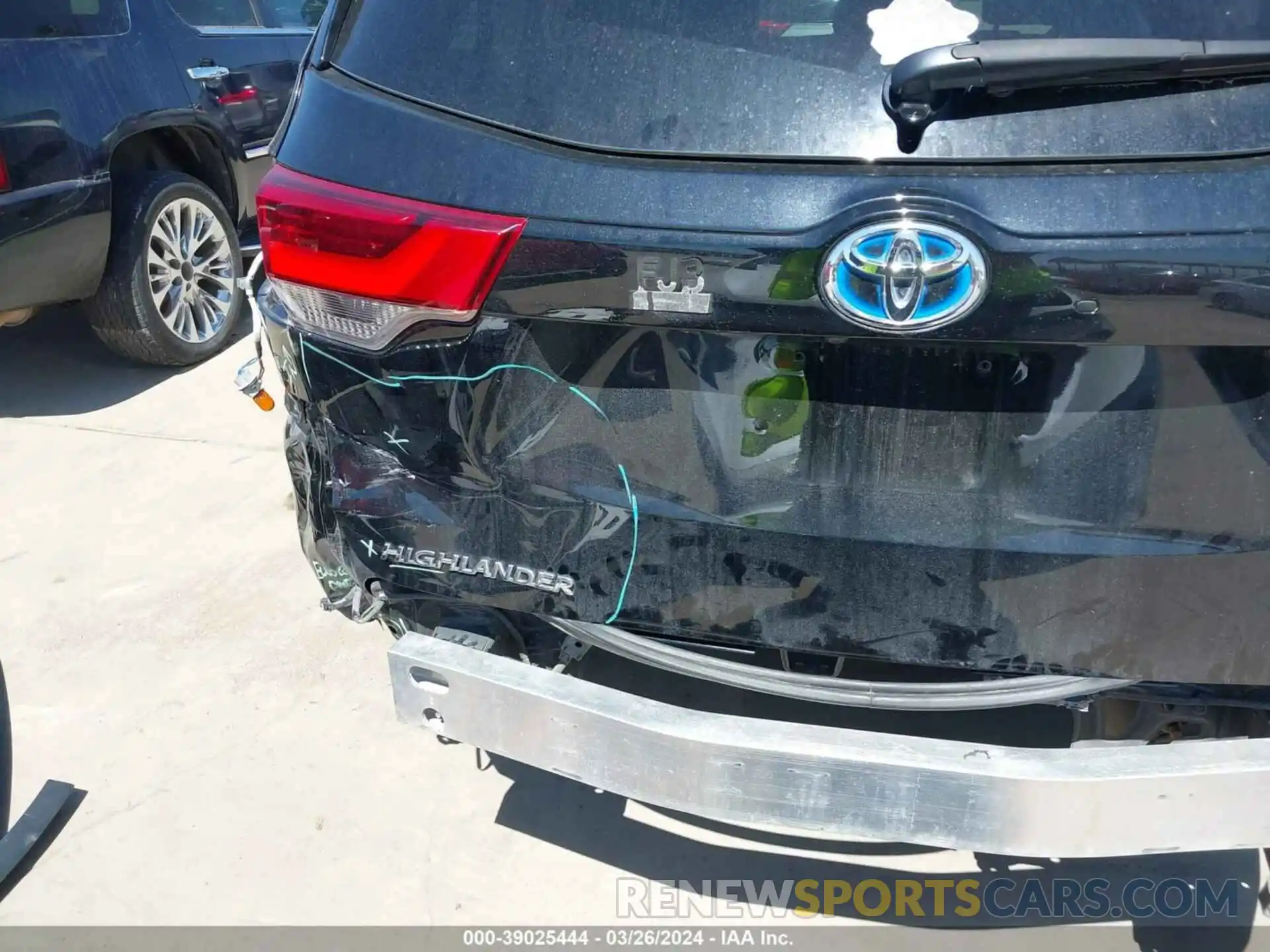 18 Photograph of a damaged car 5TDJGRFH0KS077968 TOYOTA HIGHLANDER HYBRID 2019