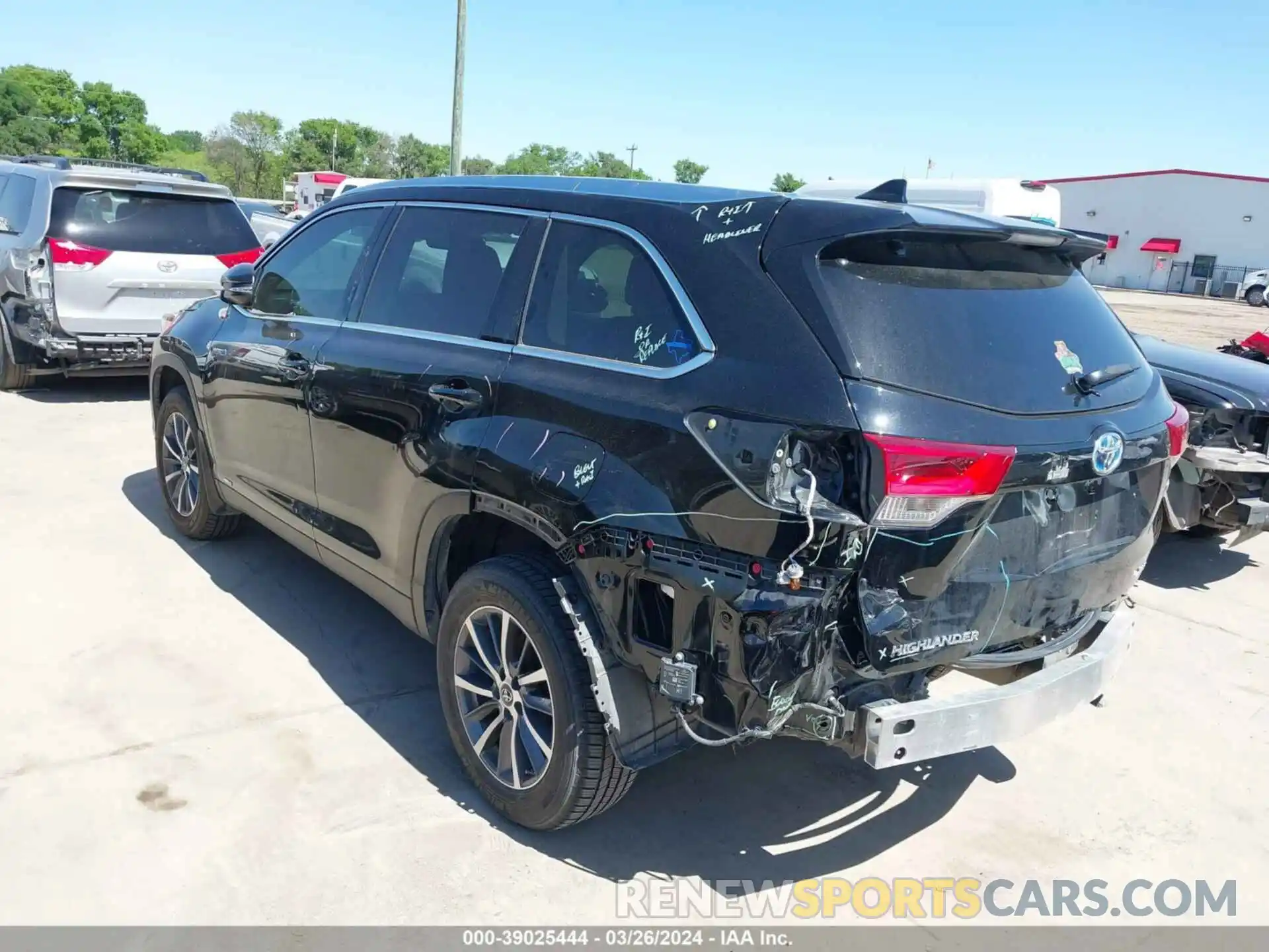 3 Photograph of a damaged car 5TDJGRFH0KS077968 TOYOTA HIGHLANDER HYBRID 2019