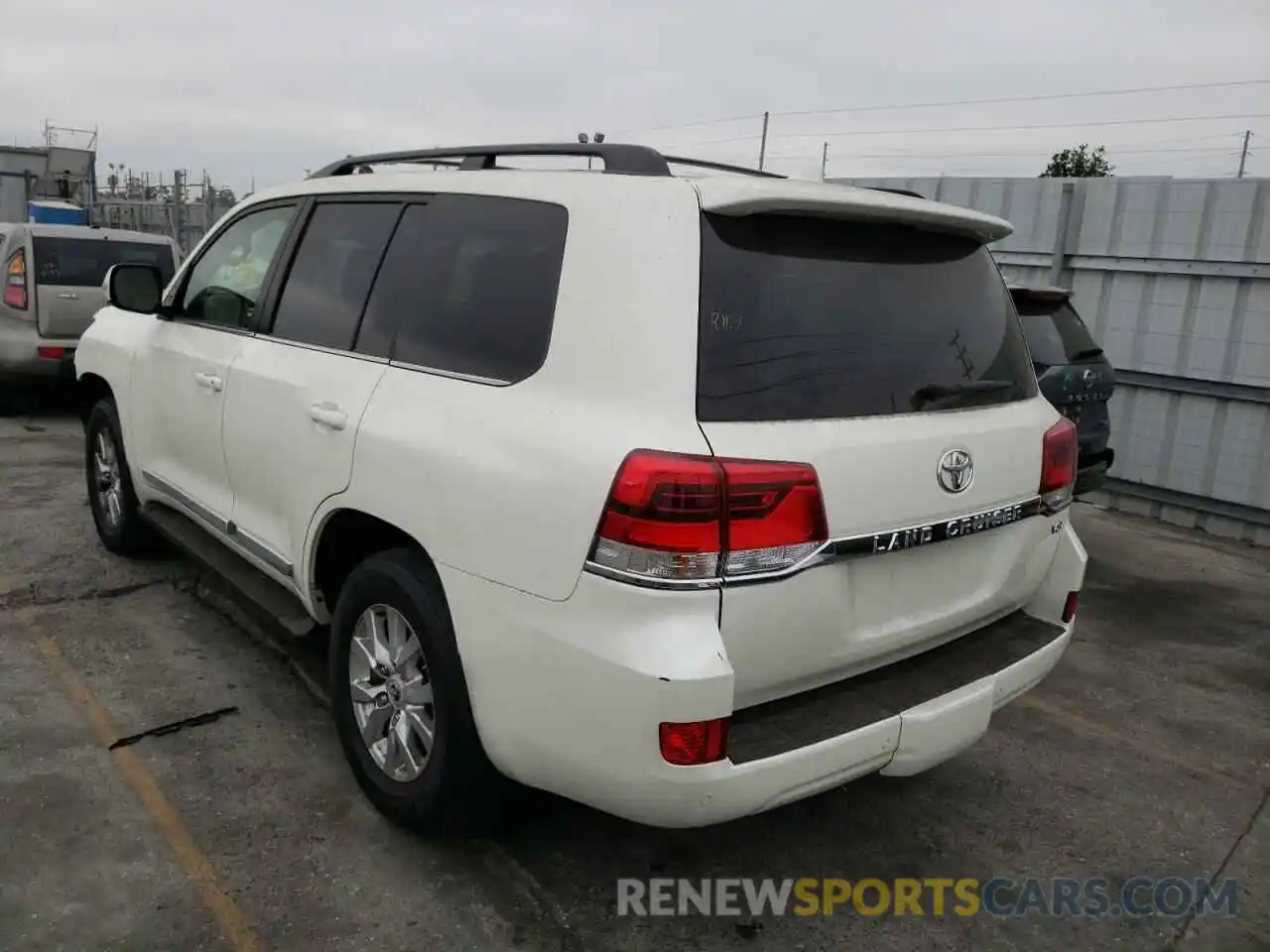 3 Photograph of a damaged car JTMCY7AJ2K4076322 TOYOTA LAND CRUIS 2019