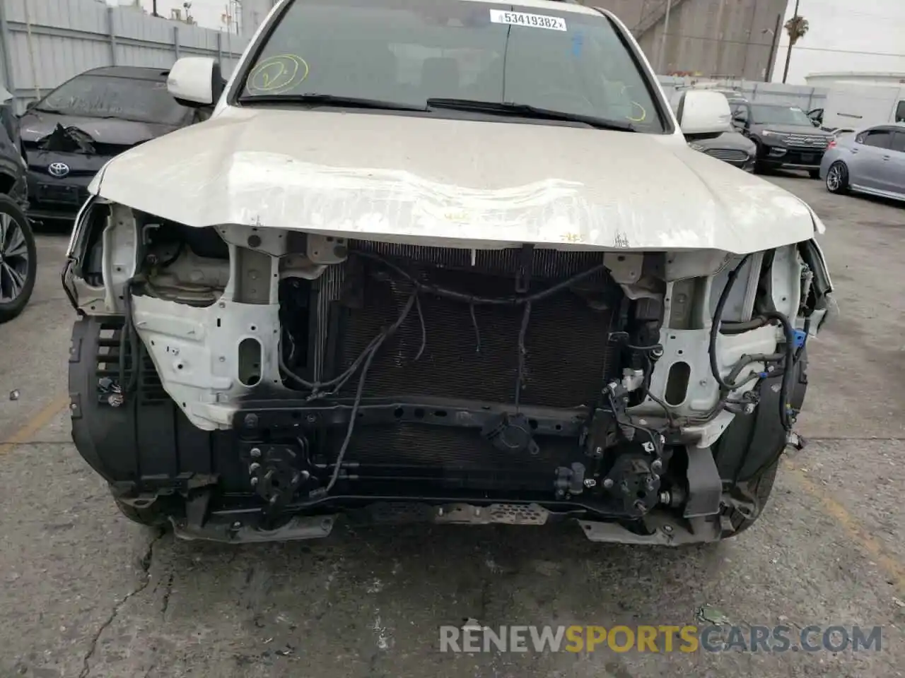 9 Photograph of a damaged car JTMCY7AJ2K4076322 TOYOTA LAND CRUIS 2019