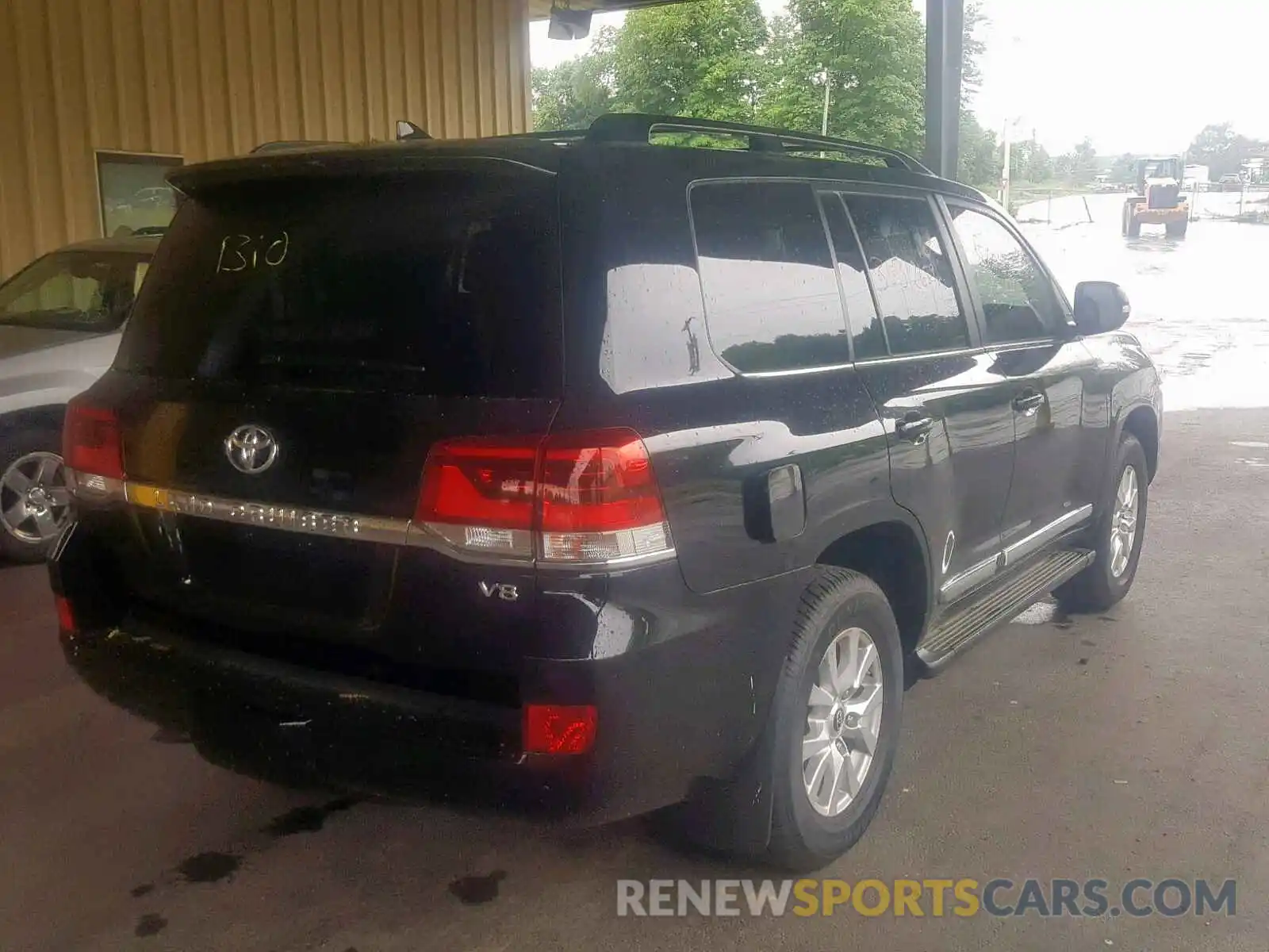 4 Photograph of a damaged car JTMCY7AJ2K4077549 TOYOTA LAND CRUIS 2019