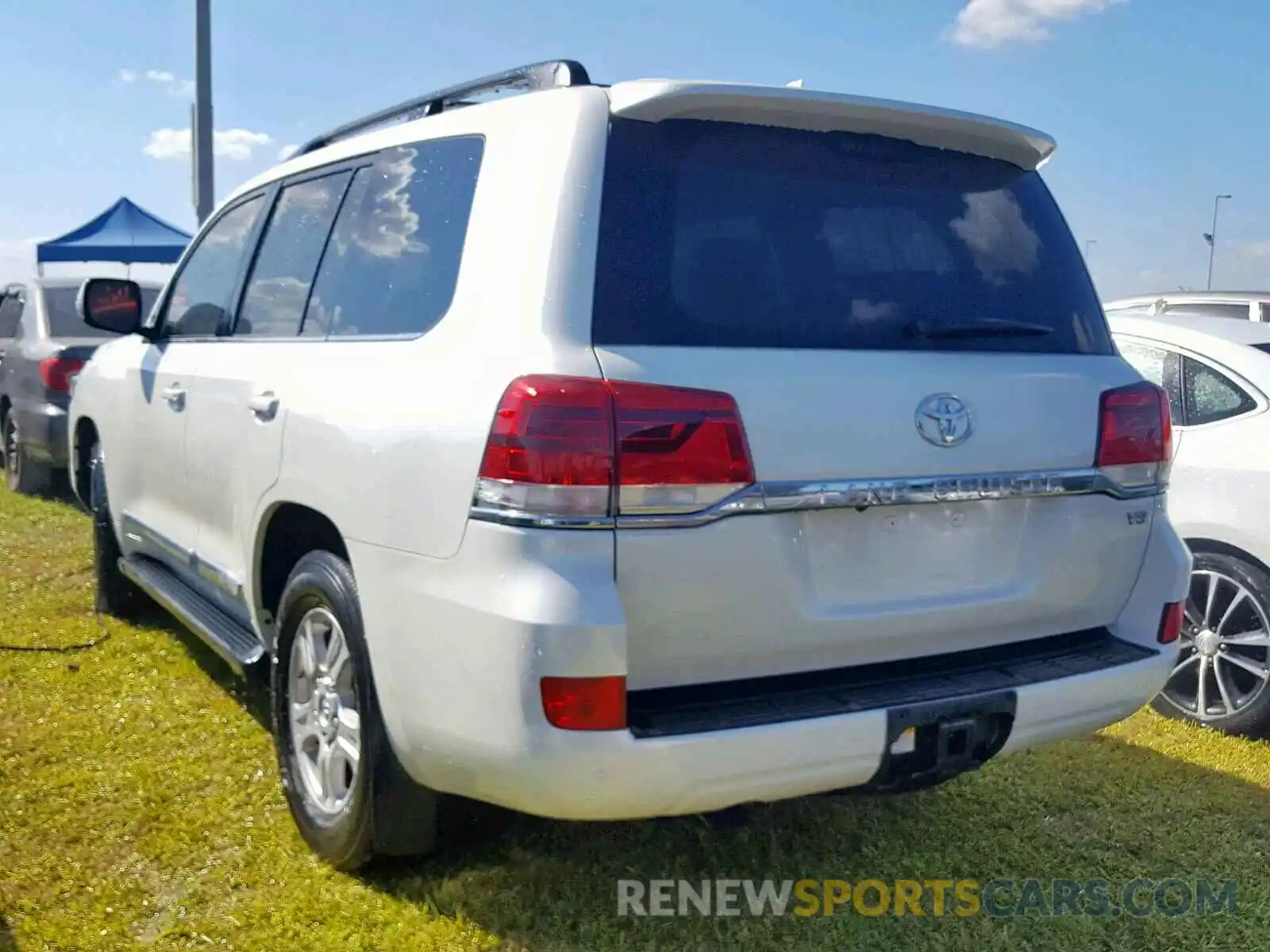 3 Photograph of a damaged car JTMCY7AJ5K4081031 TOYOTA LAND CRUIS 2019