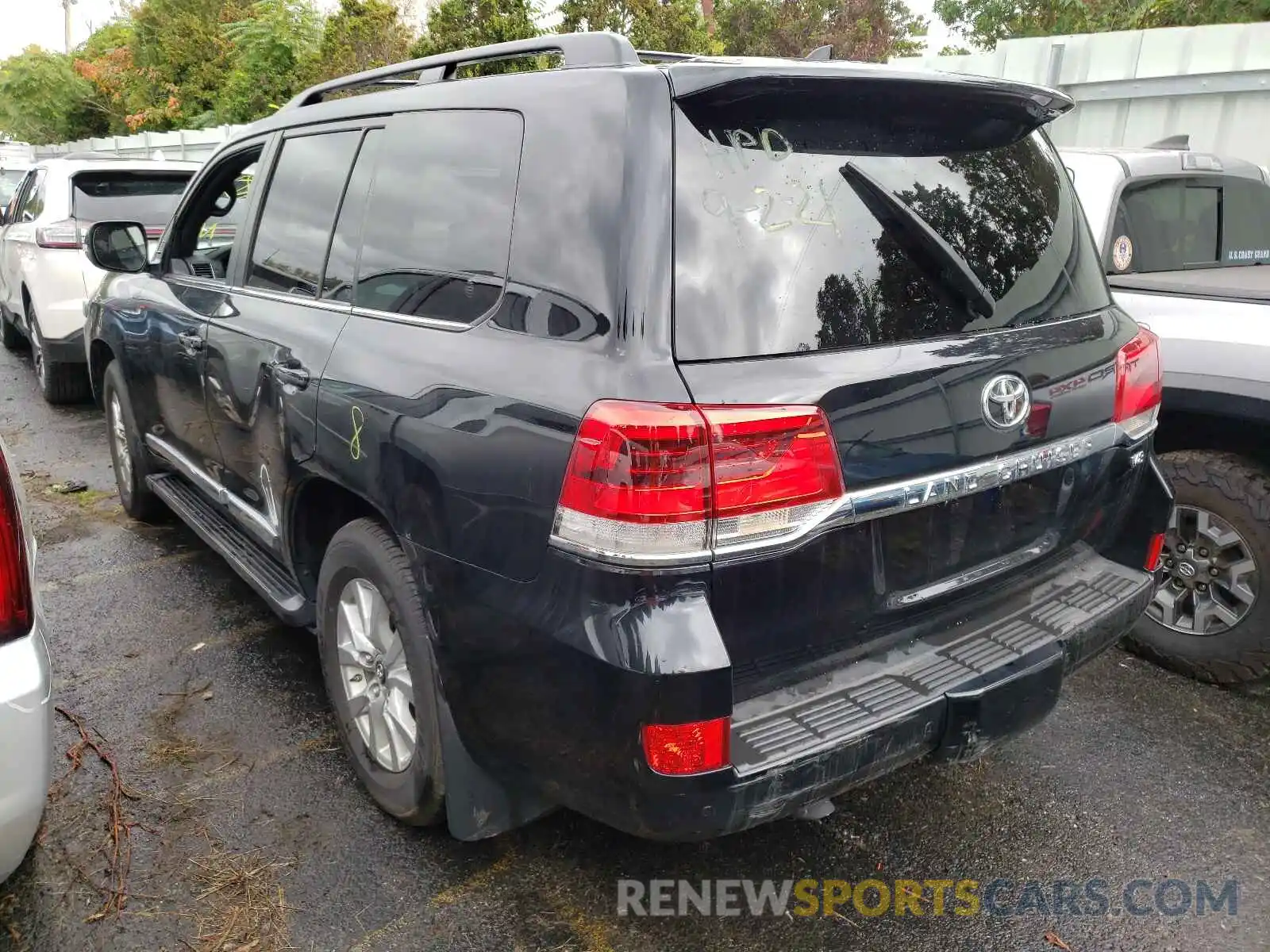 3 Photograph of a damaged car JTMCY7AJ8K4080715 TOYOTA LAND CRUIS 2019