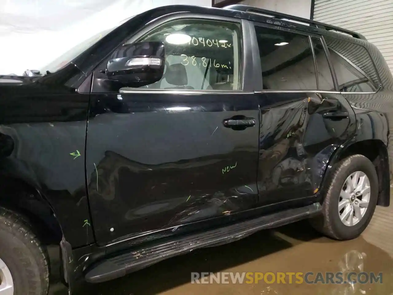 9 Photograph of a damaged car JTMCY7AJXK4084104 TOYOTA LAND CRUIS 2019