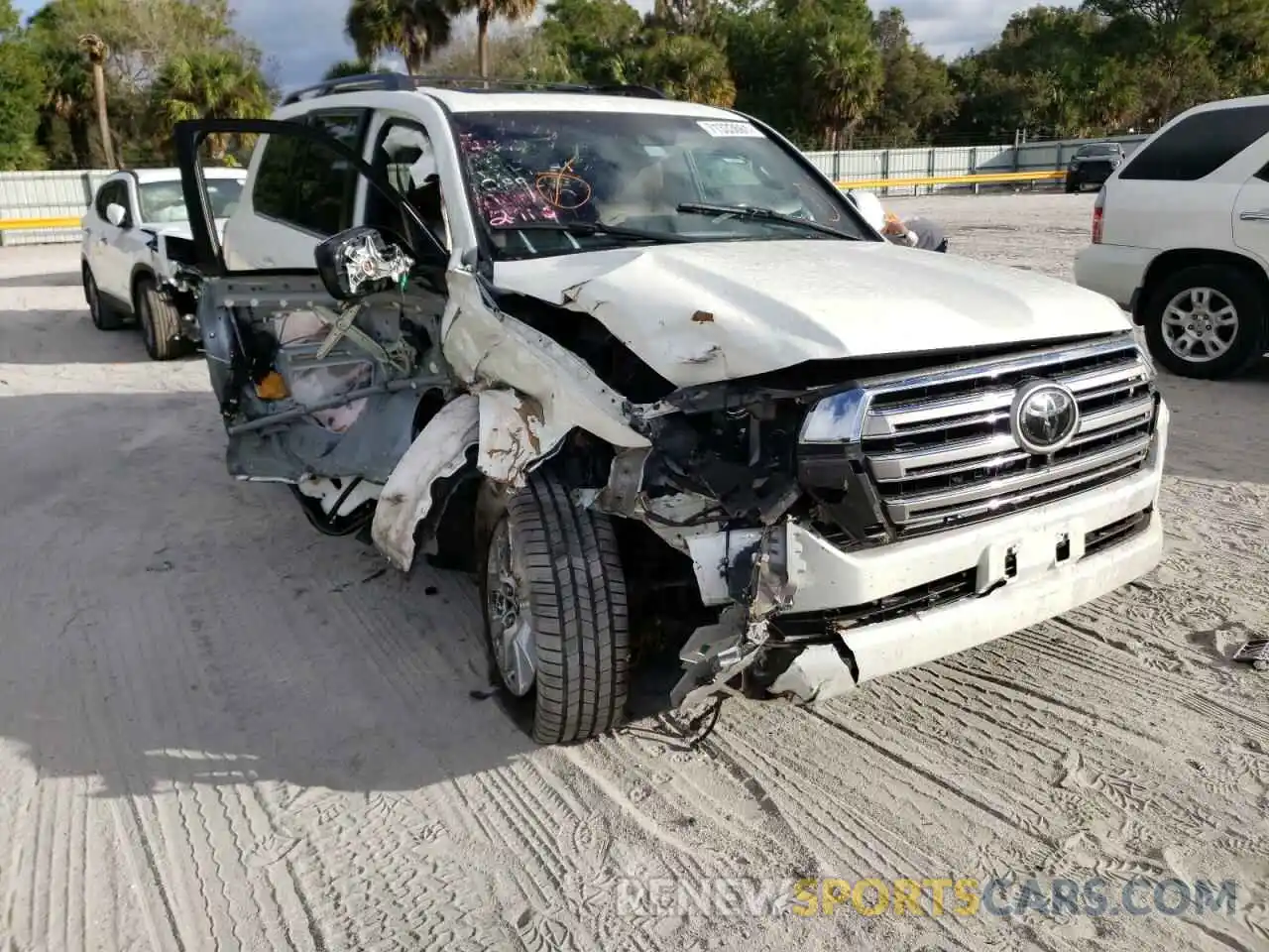 1 Photograph of a damaged car JTMCY7AJ3L4089646 TOYOTA LAND CRUIS 2020