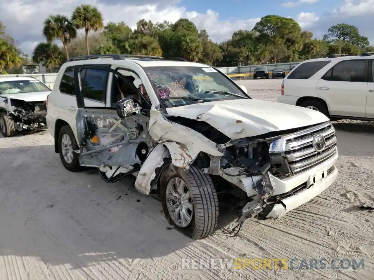 9 Photograph of a damaged car JTMCY7AJ3L4089646 TOYOTA LAND CRUIS 2020