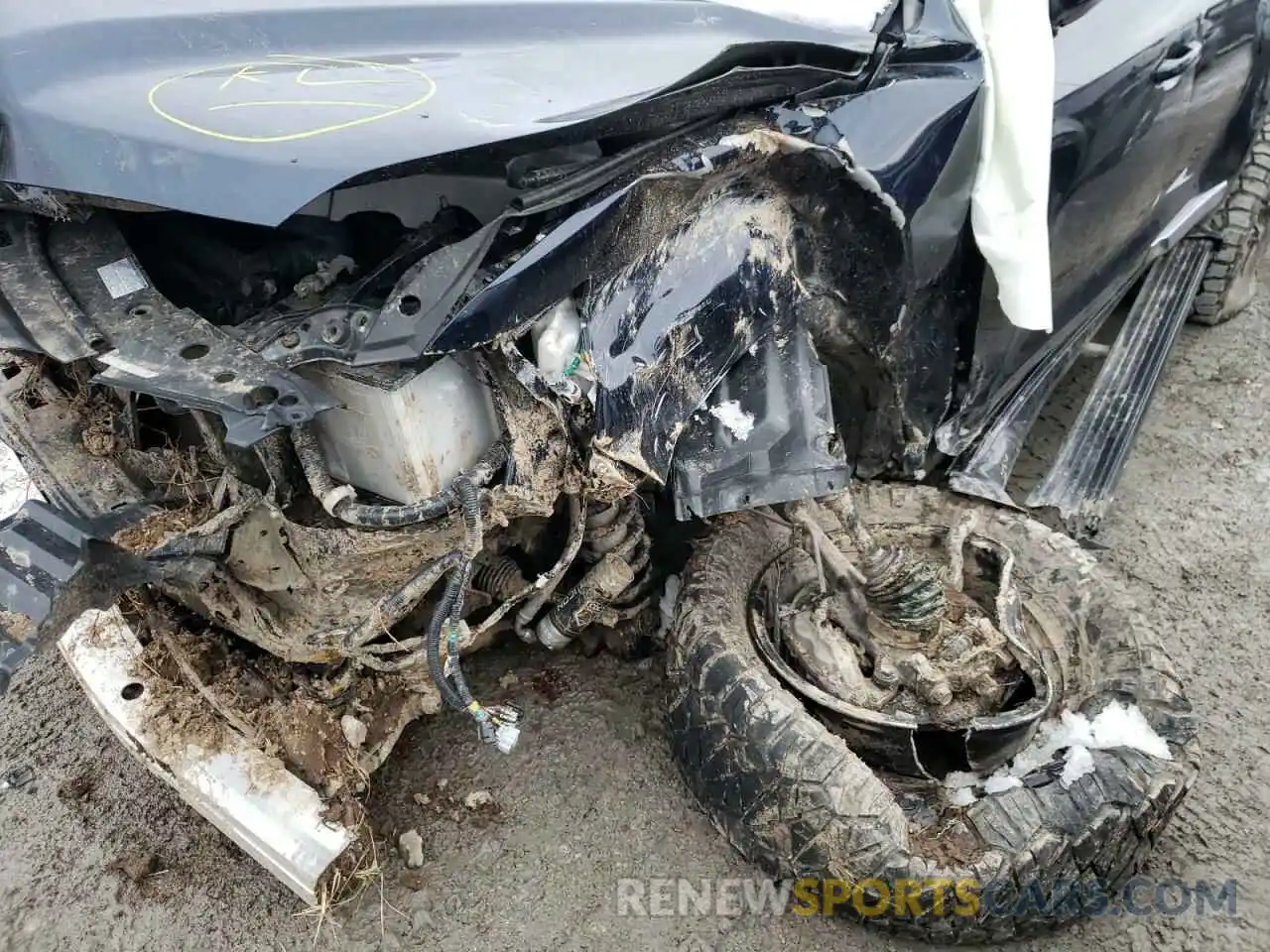 9 Photograph of a damaged car JTMCY7AJ4L4087081 TOYOTA LAND CRUIS 2020