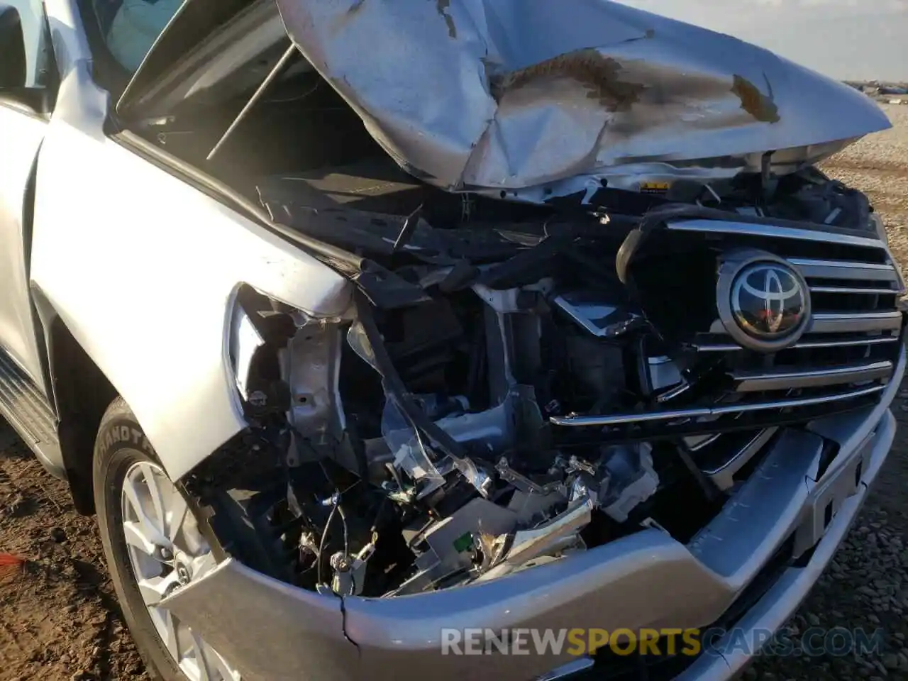 9 Photograph of a damaged car JTMCY7AJ1M4104548 TOYOTA LAND CRUIS 2021