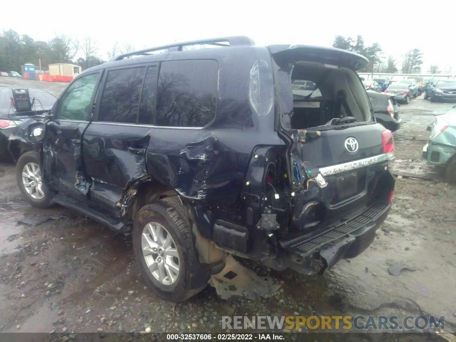 3 Photograph of a damaged car JTMCY7AJ6K4075612 TOYOTA LAND CRUISER 2019