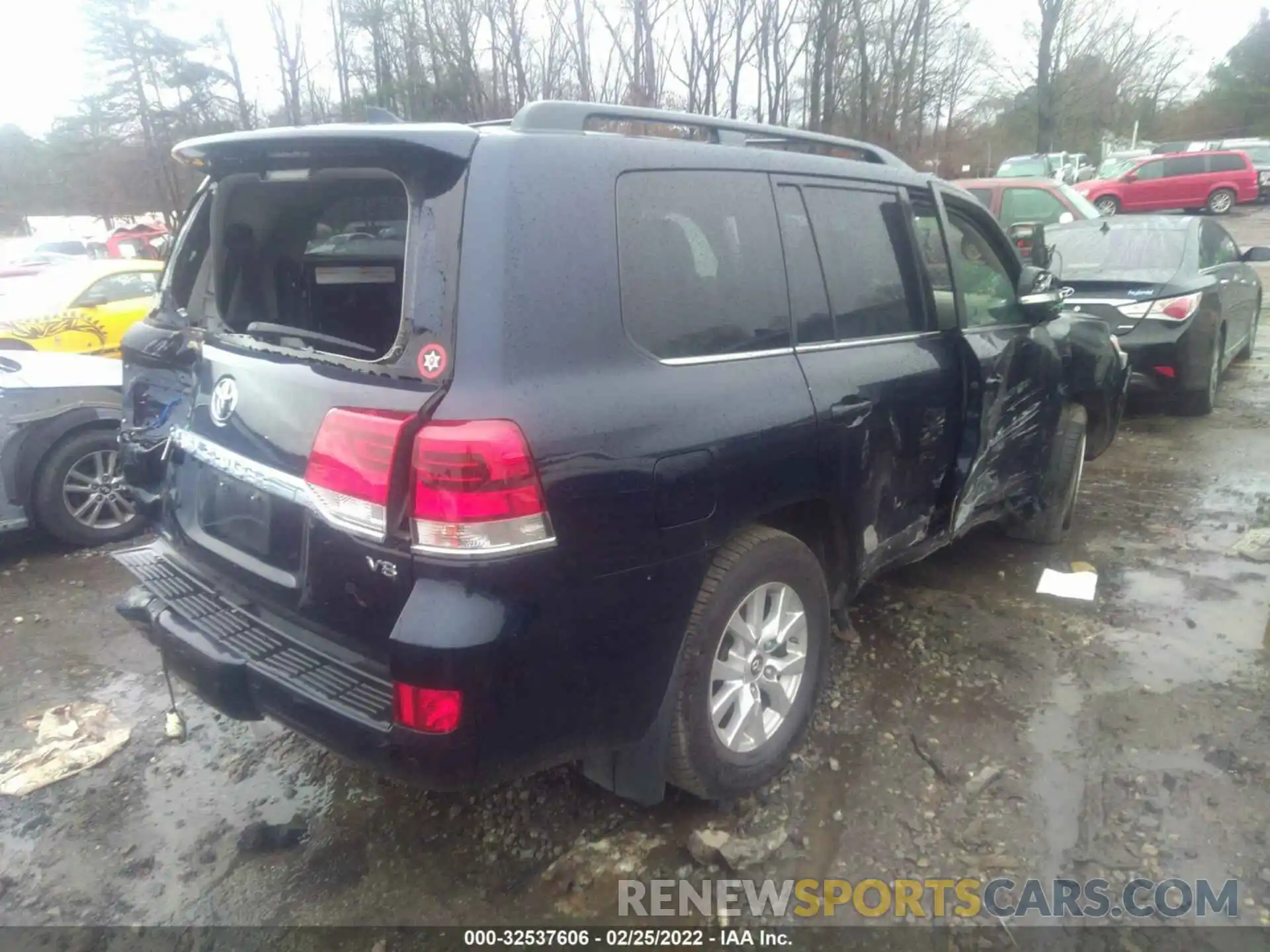 4 Photograph of a damaged car JTMCY7AJ6K4075612 TOYOTA LAND CRUISER 2019