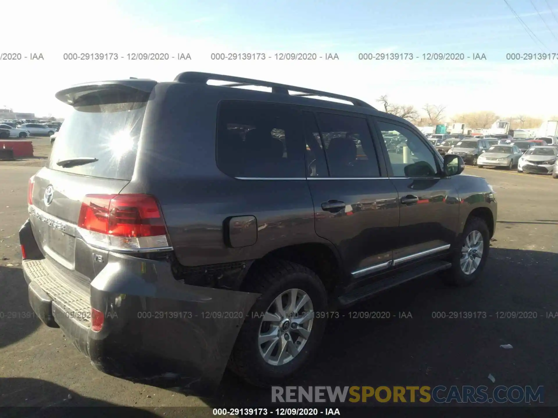 4 Фотография поврежденного автомобиля JTMCY7AJ9K4077760 TOYOTA LAND CRUISER 2019