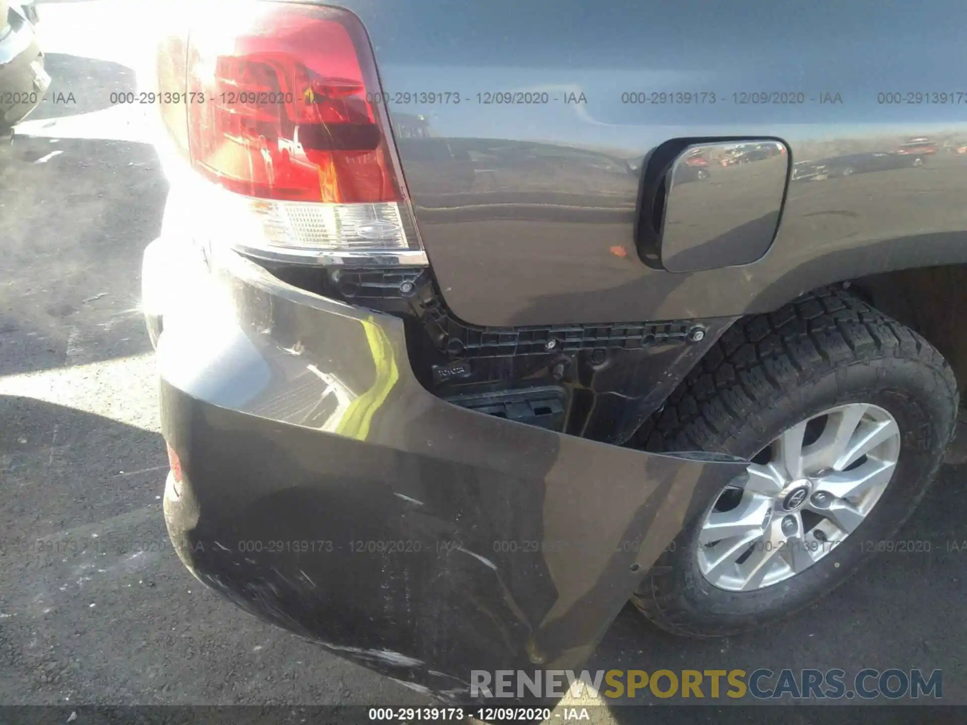 6 Photograph of a damaged car JTMCY7AJ9K4077760 TOYOTA LAND CRUISER 2019