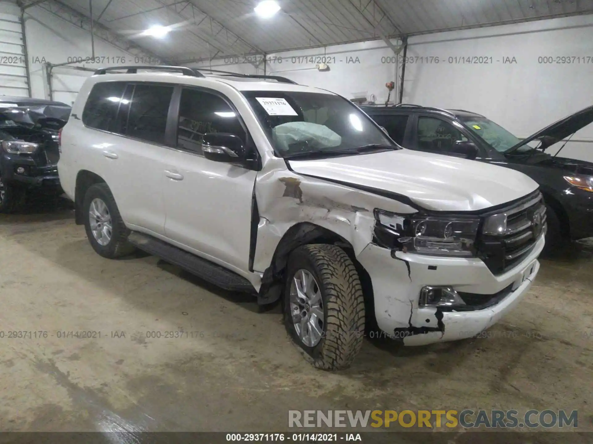 1 Photograph of a damaged car JTMCY7AJ5L4086330 TOYOTA LAND CRUISER 2020