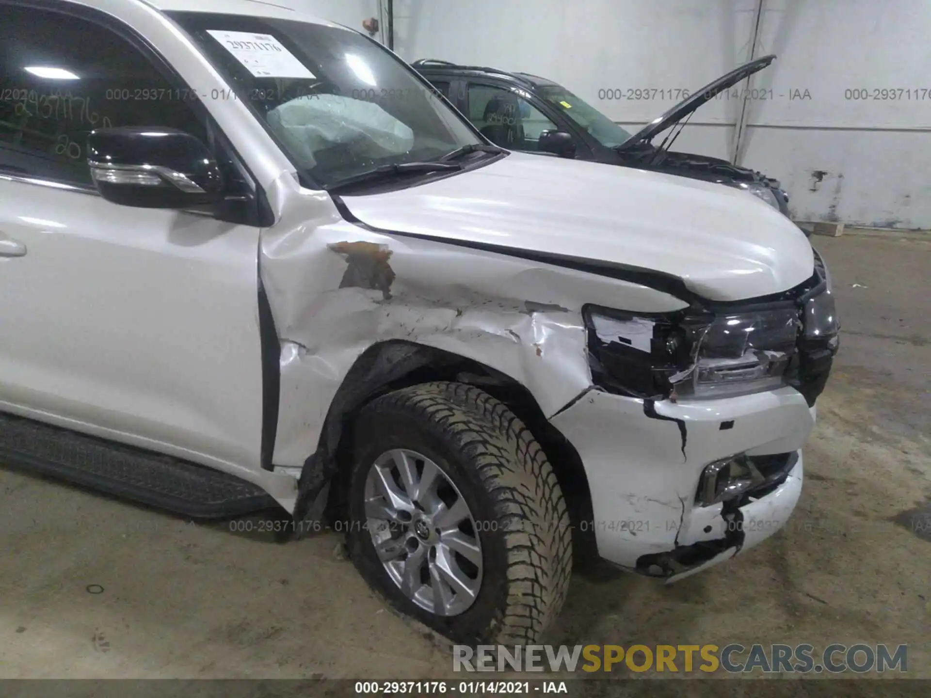 6 Photograph of a damaged car JTMCY7AJ5L4086330 TOYOTA LAND CRUISER 2020