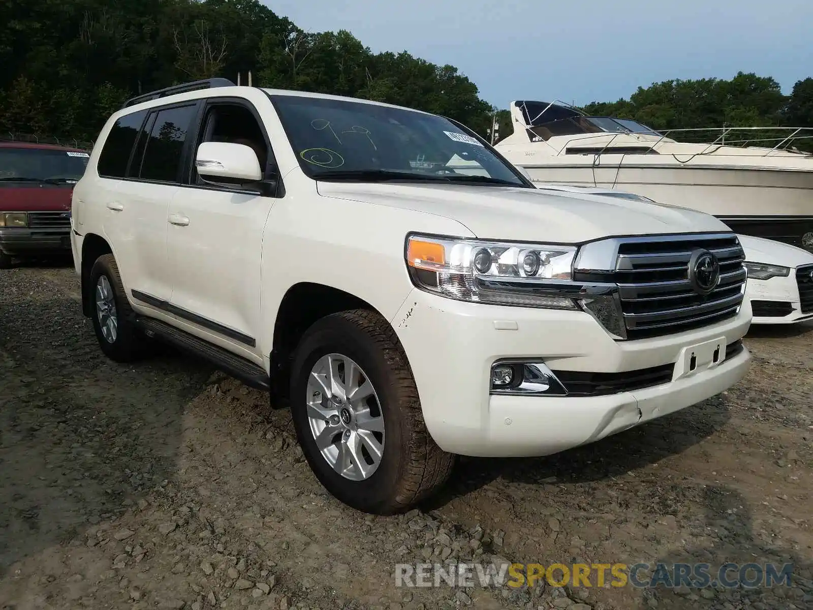 1 Photograph of a damaged car JTMCY7AJ2K4082895 TOYOTA LANDCRUISR 2019