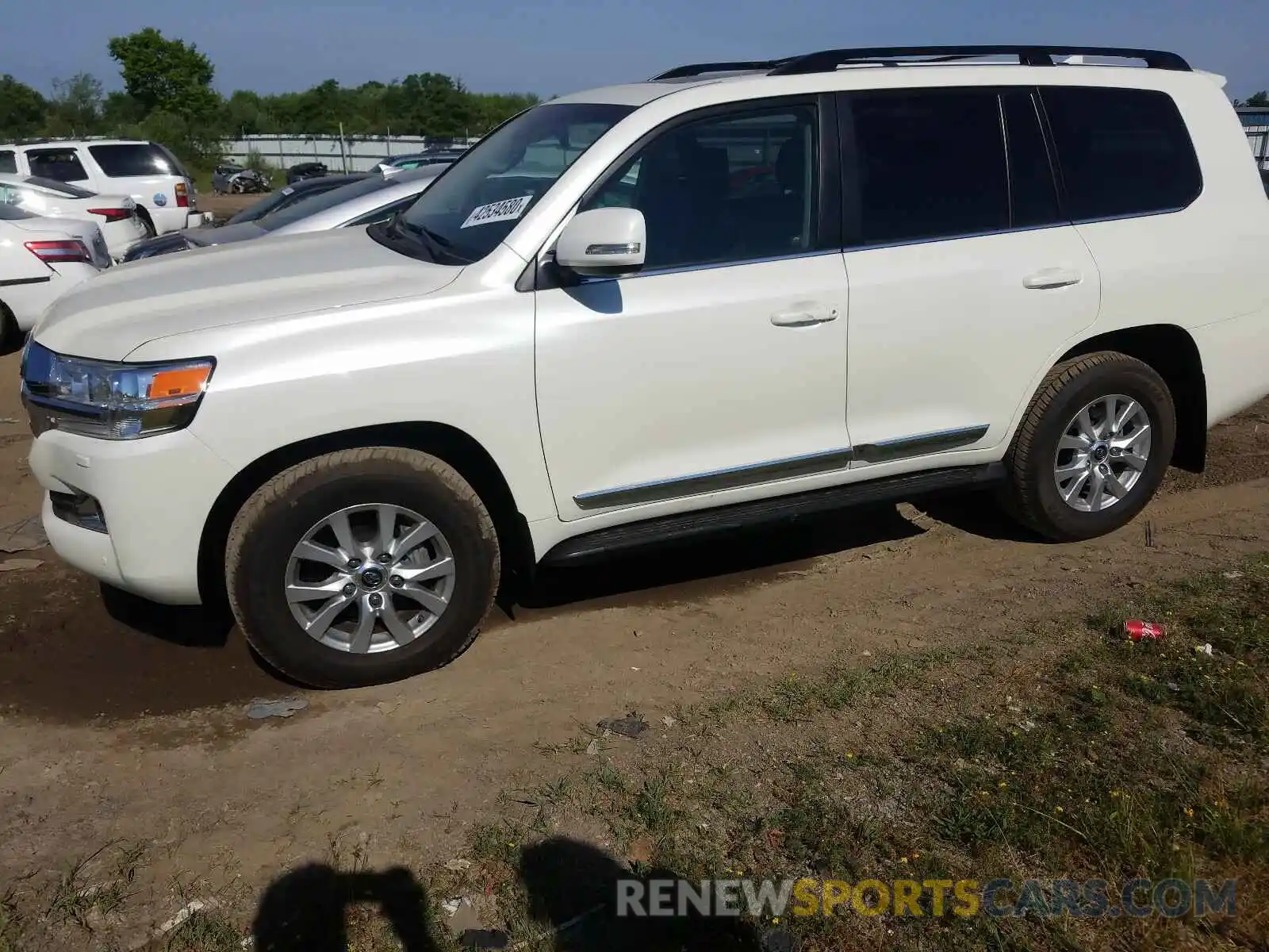 9 Photograph of a damaged car JTMCY7AJ4K4077147 TOYOTA LANDCRUISR 2019