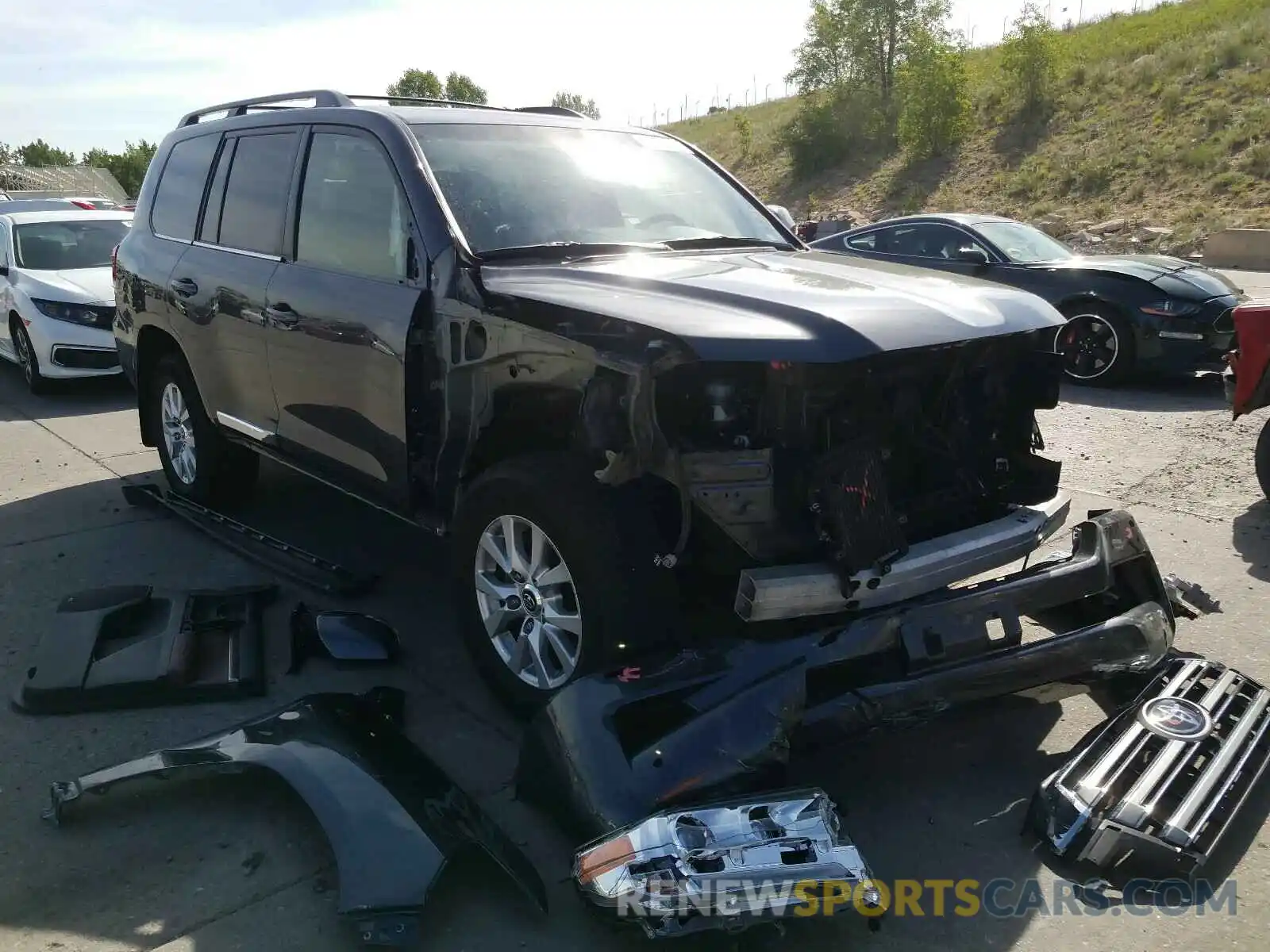 1 Photograph of a damaged car JTMCY7AJXK4082076 TOYOTA LANDCRUISR 2019