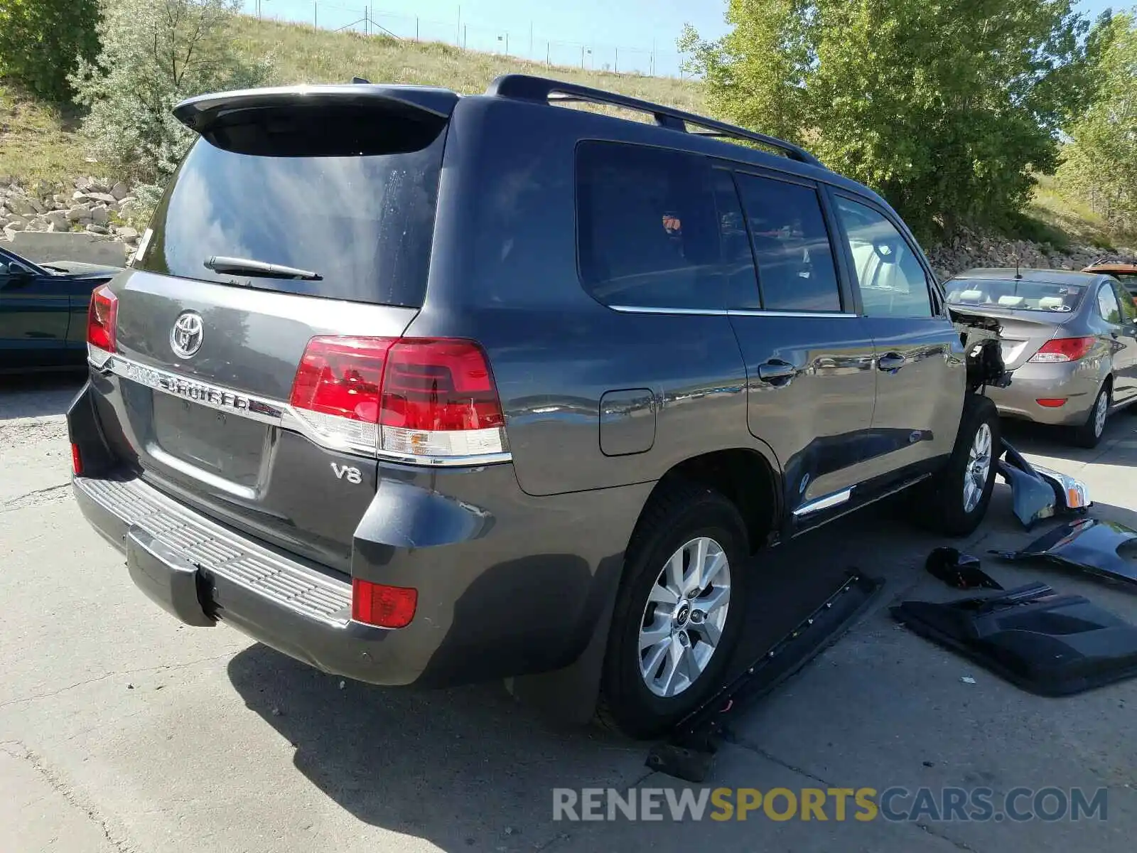 4 Photograph of a damaged car JTMCY7AJXK4082076 TOYOTA LANDCRUISR 2019