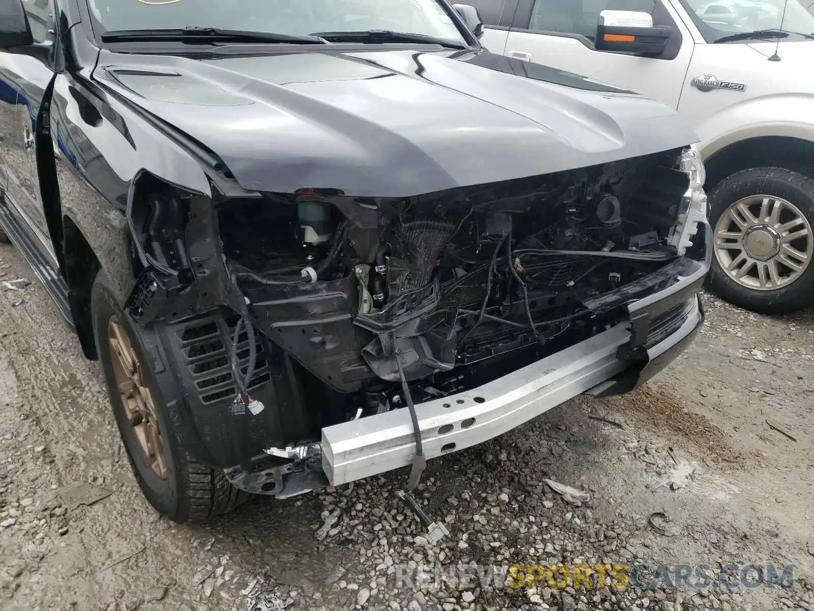 9 Photograph of a damaged car JTMCY7AJ3L4093597 TOYOTA LANDCRUISR 2020