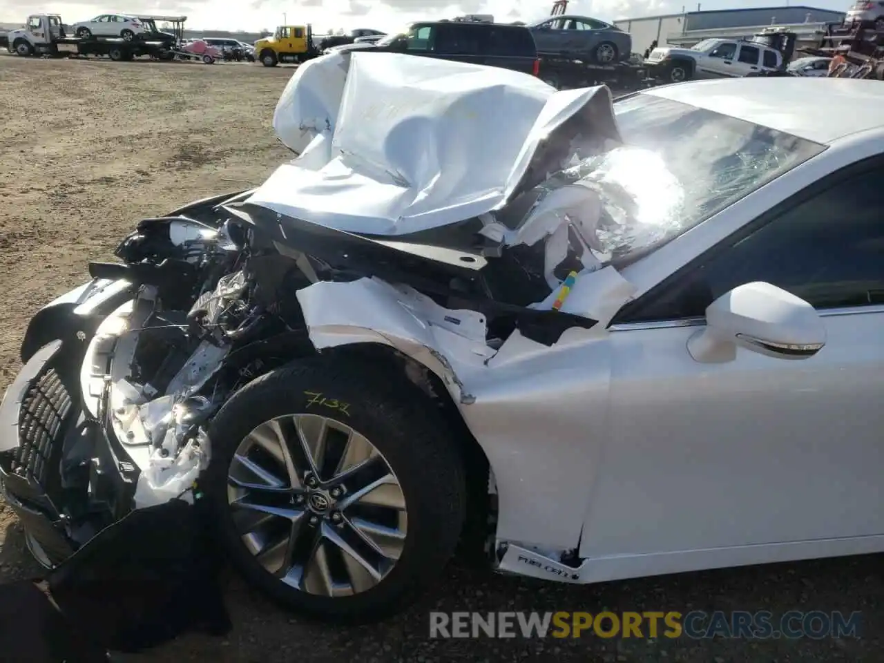 9 Photograph of a damaged car JTDAAAAA9MA000397 TOYOTA MIRAI 2021