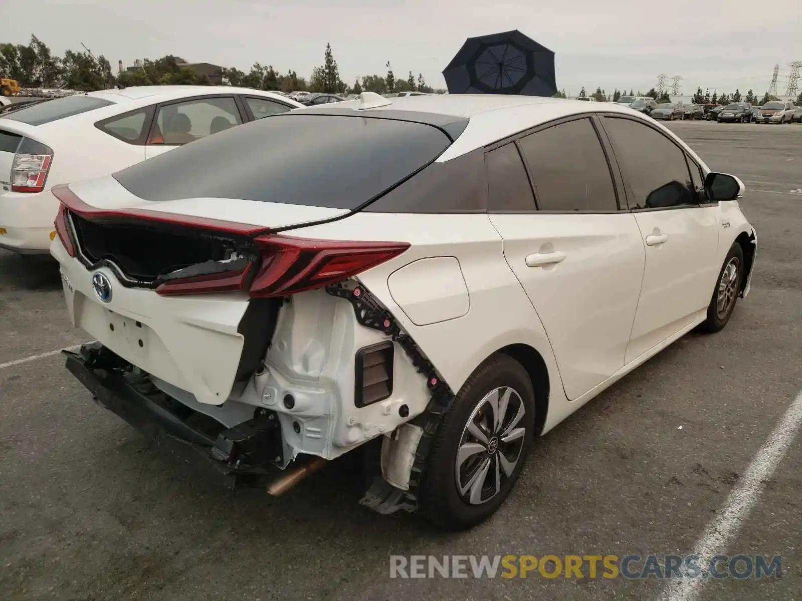 4 Фотография поврежденного автомобиля JTDKARFP0K3106335 TOYOTA PRIUS 2019