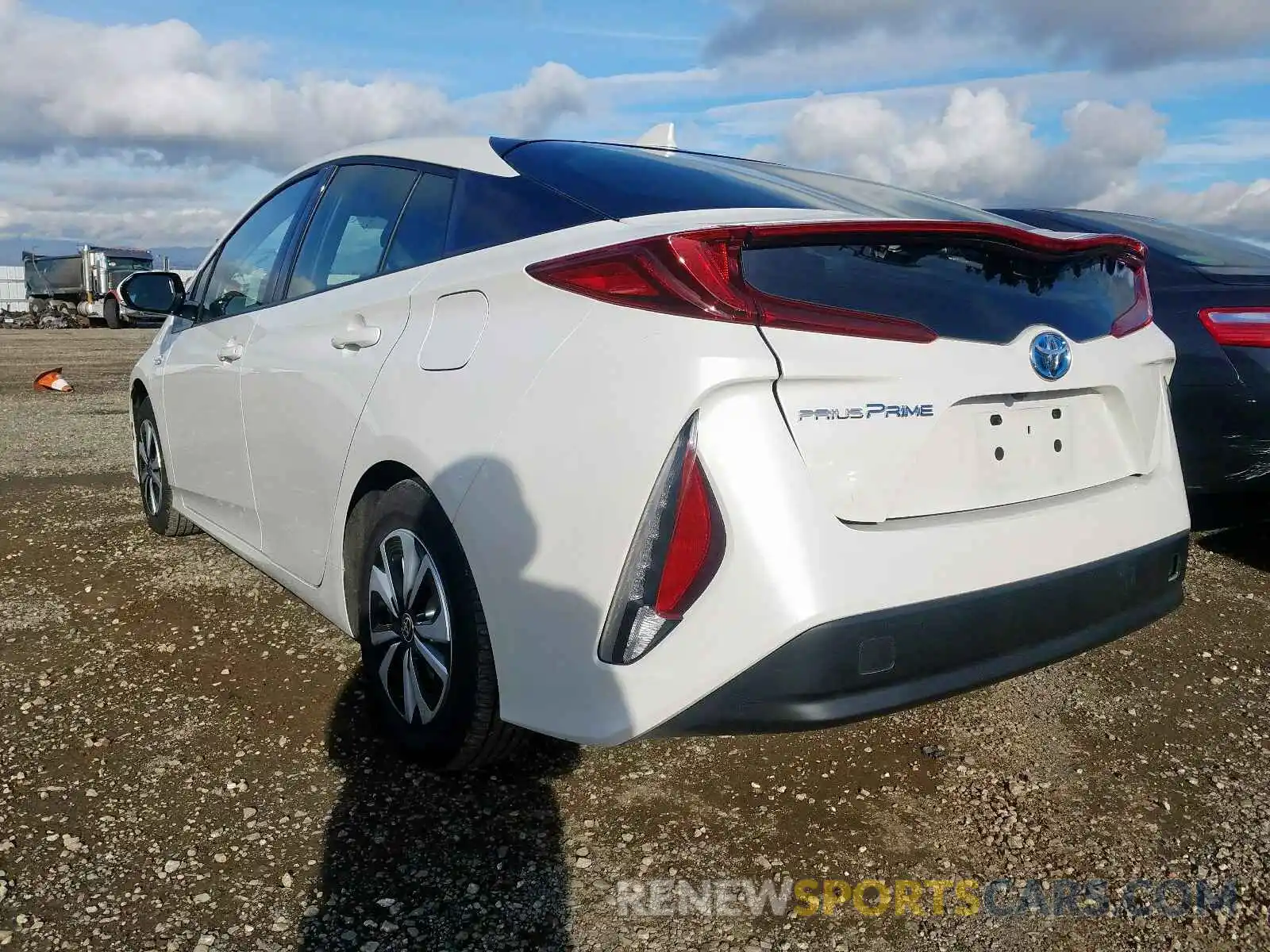 3 Фотография поврежденного автомобиля JTDKARFP2K3119359 TOYOTA PRIUS 2019