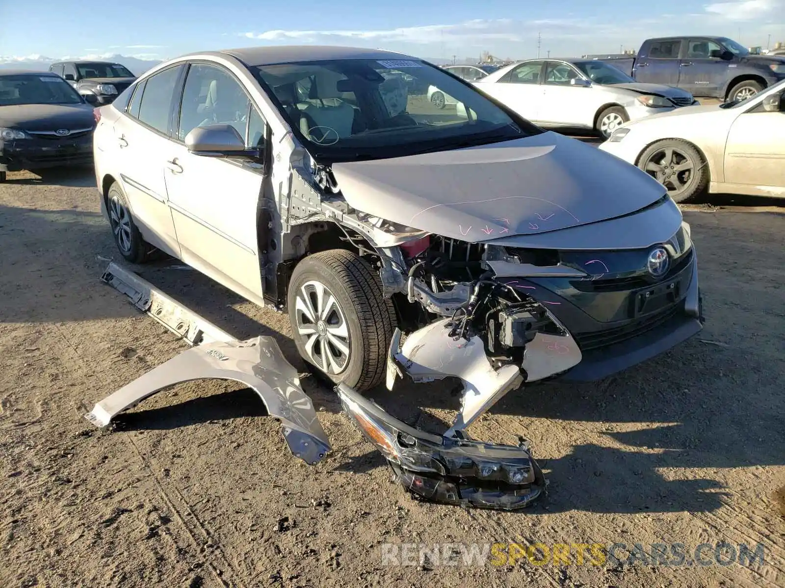 1 Фотография поврежденного автомобиля JTDKARFP7K3105392 TOYOTA PRIUS 2019