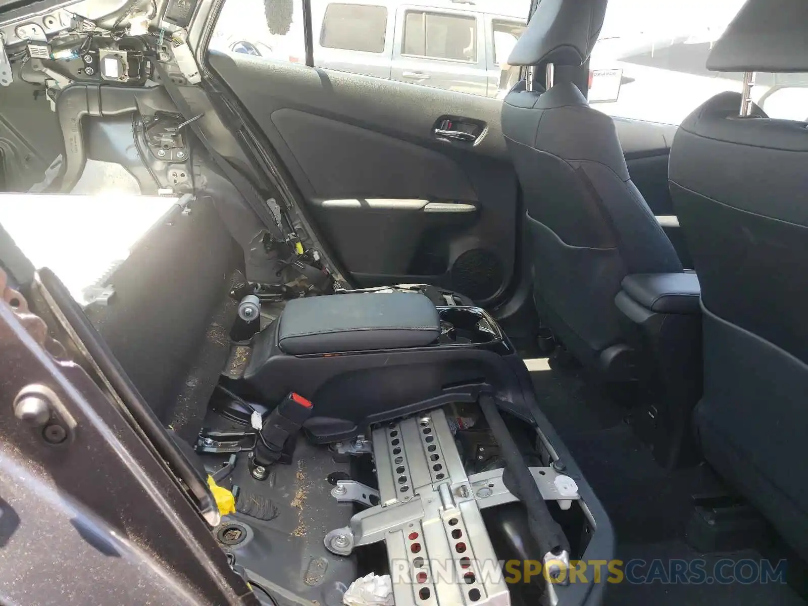 6 Фотография поврежденного автомобиля JTDKARFP9K3118659 TOYOTA PRIUS 2019