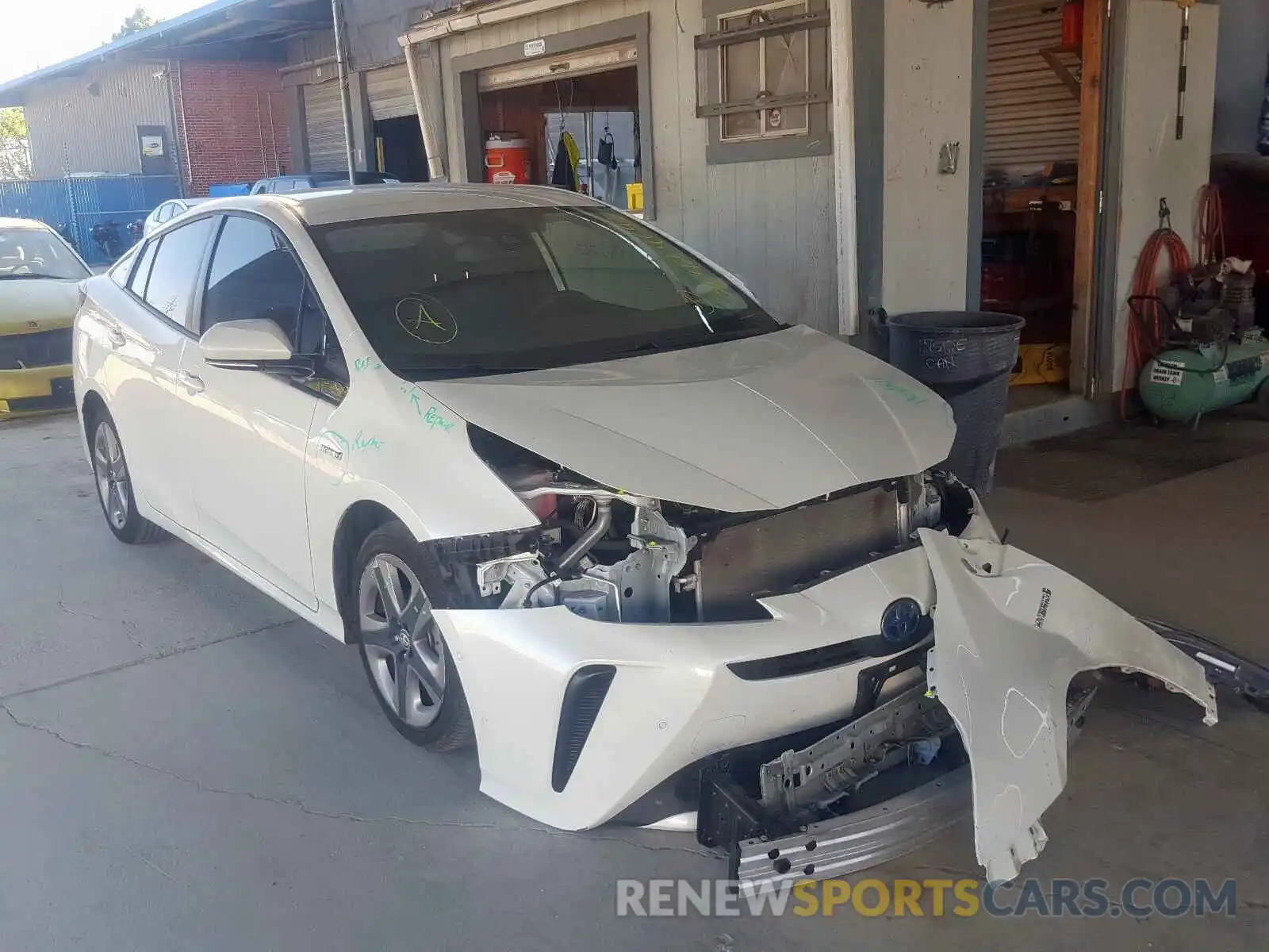 1 Фотография поврежденного автомобиля JTDKARFU4K3073359 TOYOTA PRIUS 2019