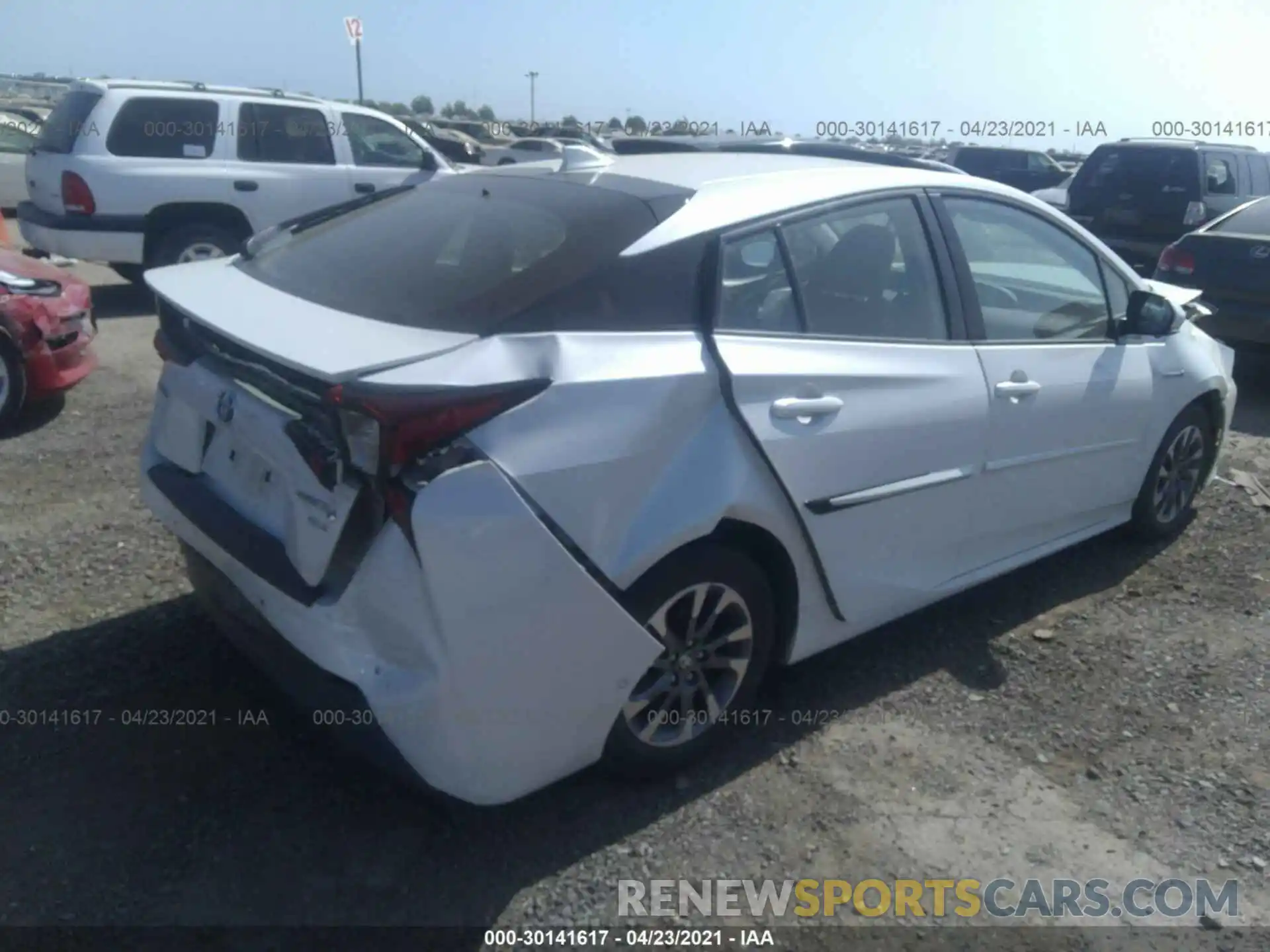 4 Фотография поврежденного автомобиля JTDKARFU5K3098187 TOYOTA PRIUS 2019