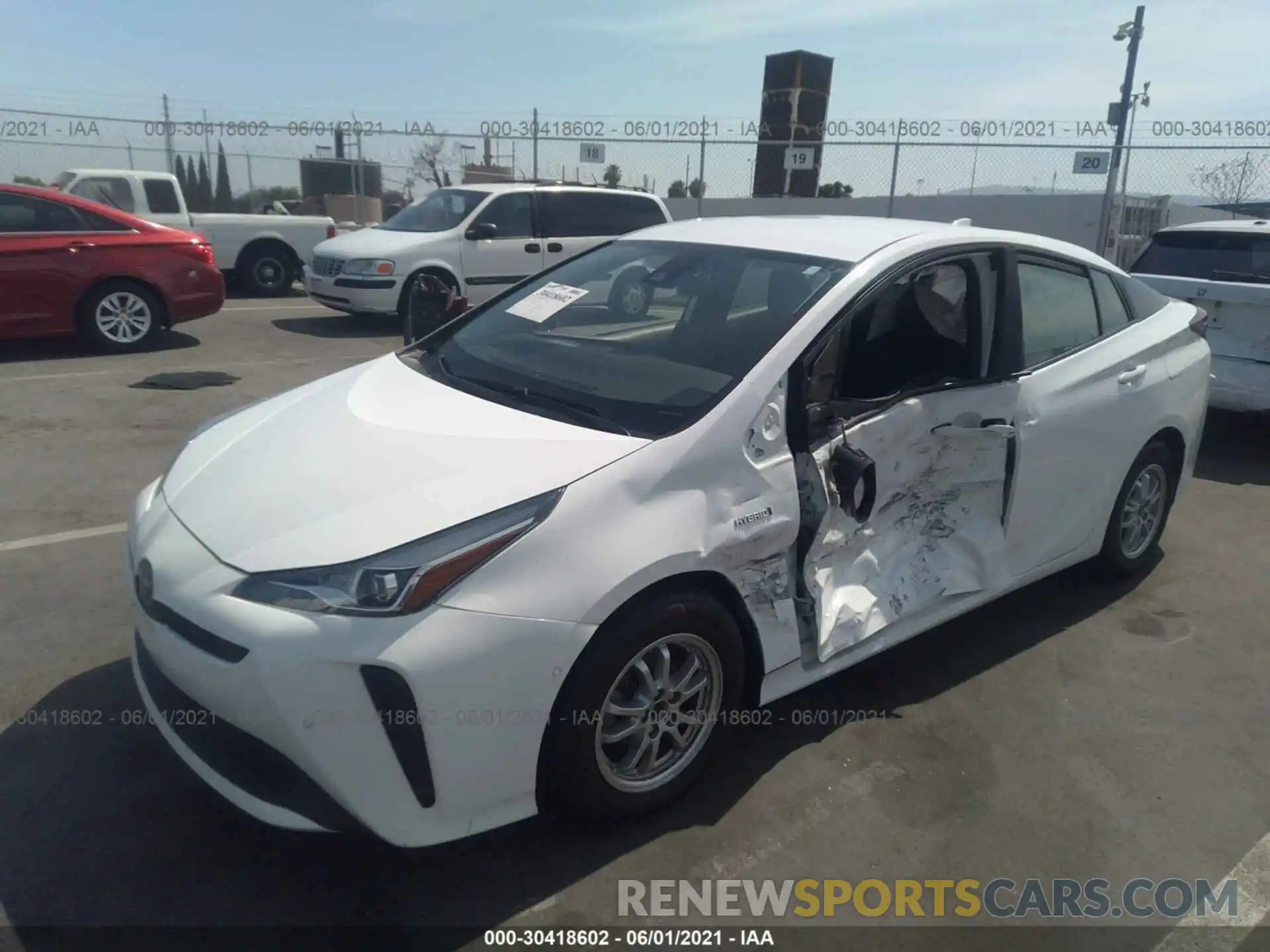 2 Фотография поврежденного автомобиля JTDKARFUXK3070384 TOYOTA PRIUS 2019