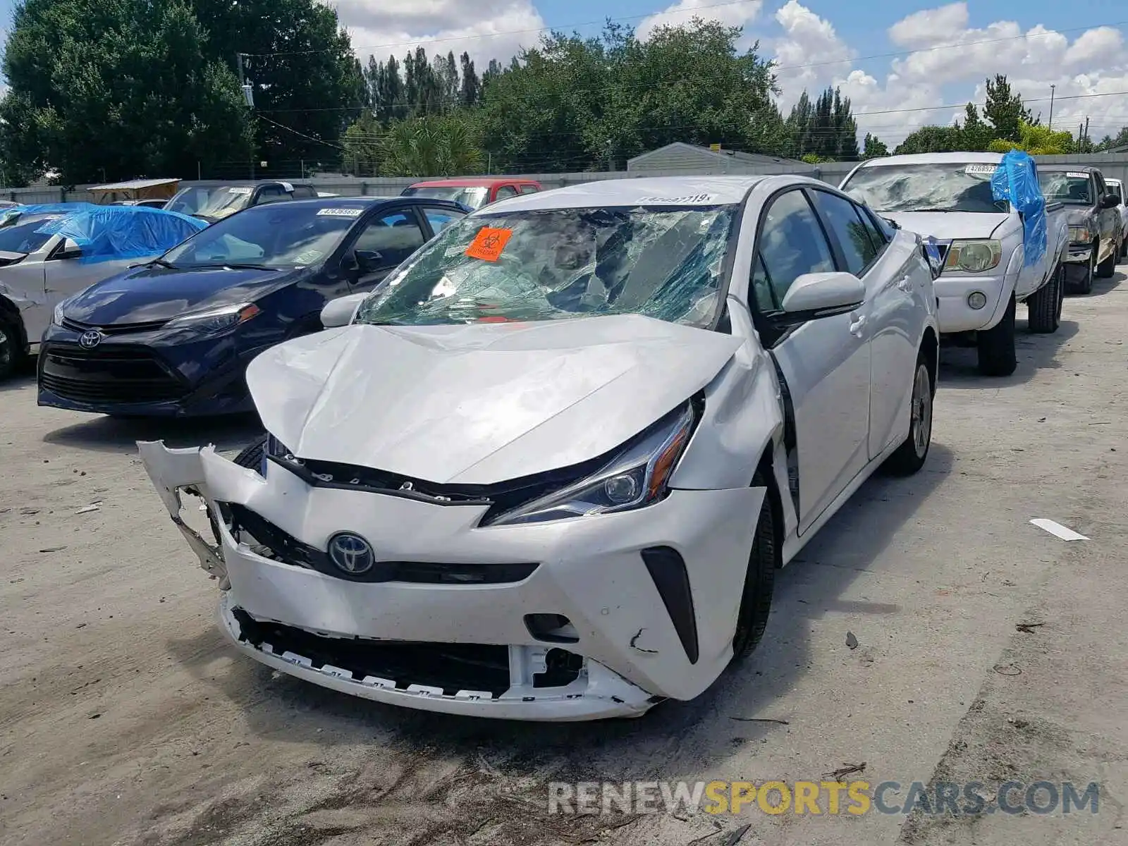 2 Фотография поврежденного автомобиля JTDKARFUXK3070692 TOYOTA PRIUS 2019