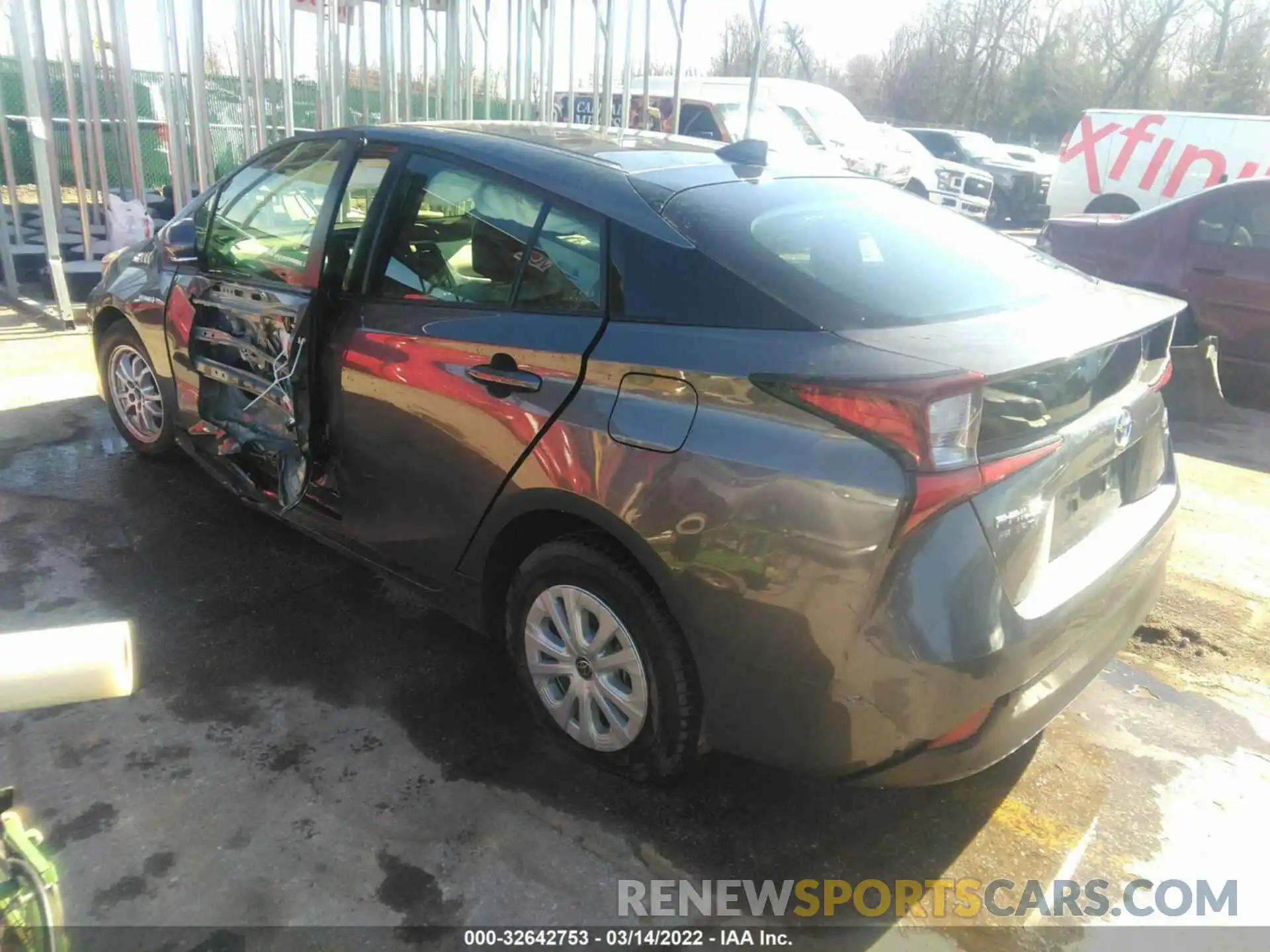 3 Фотография поврежденного автомобиля JTDKARFUXK3100936 TOYOTA PRIUS 2019