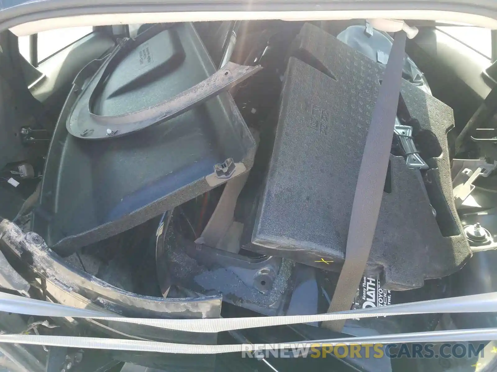6 Фотография поврежденного автомобиля JTDKDTB32K1623140 TOYOTA PRIUS 2019