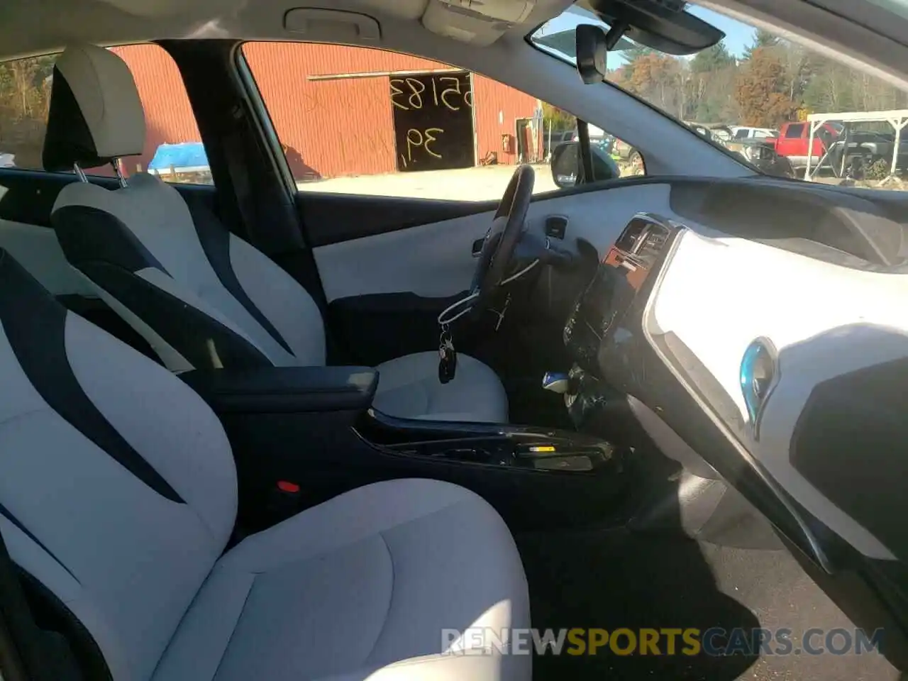 5 Photograph of a damaged car JTDL9RFU0K3001037 TOYOTA PRIUS 2019