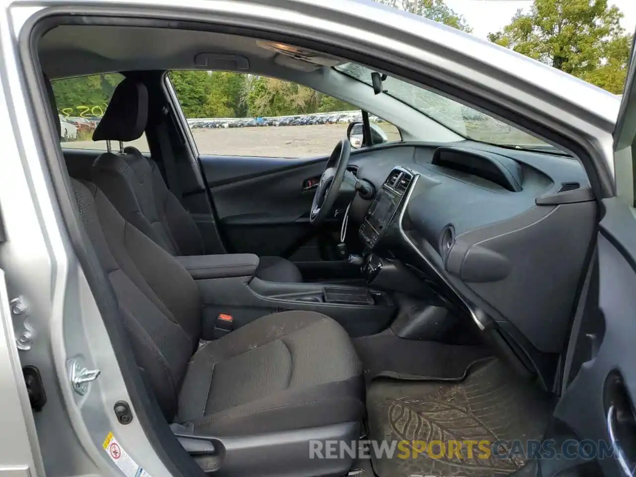 5 Photograph of a damaged car JTDL9RFU1K3001161 TOYOTA PRIUS 2019