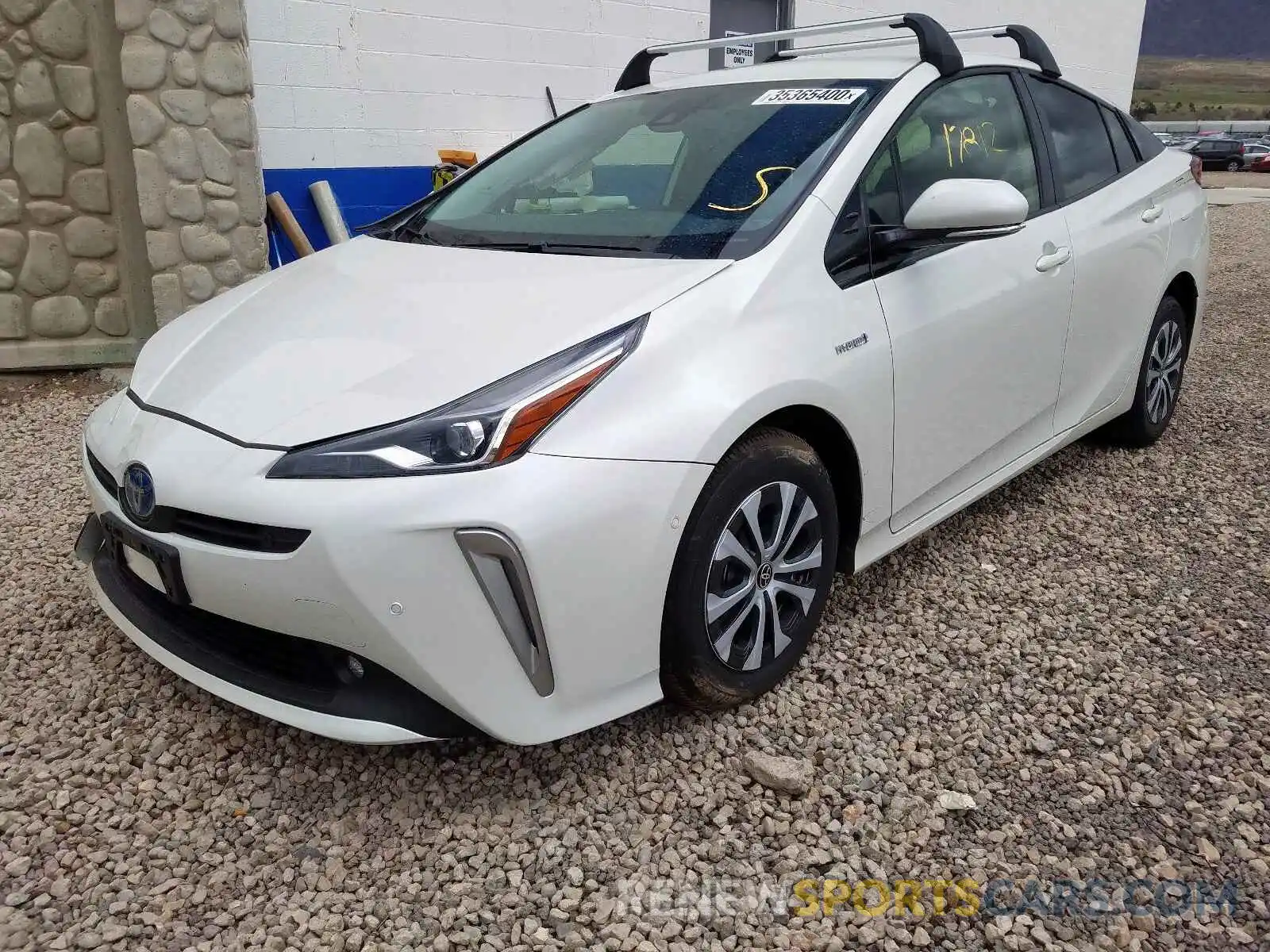 2 Фотография поврежденного автомобиля JTDL9RFU1K3007400 TOYOTA PRIUS 2019