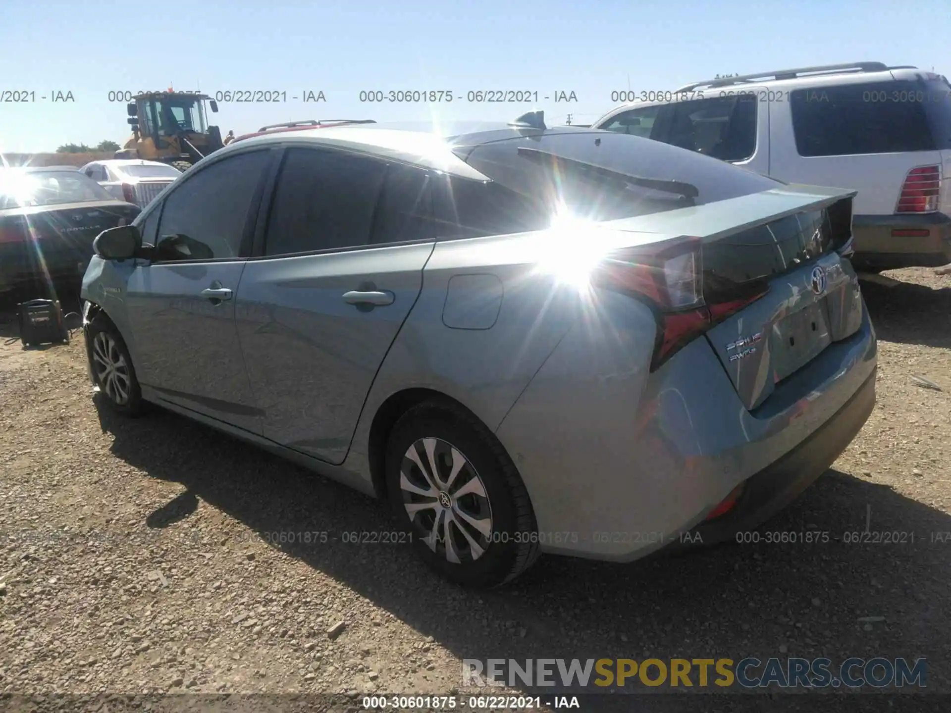 3 Фотография поврежденного автомобиля JTDL9RFU2K3010595 TOYOTA PRIUS 2019