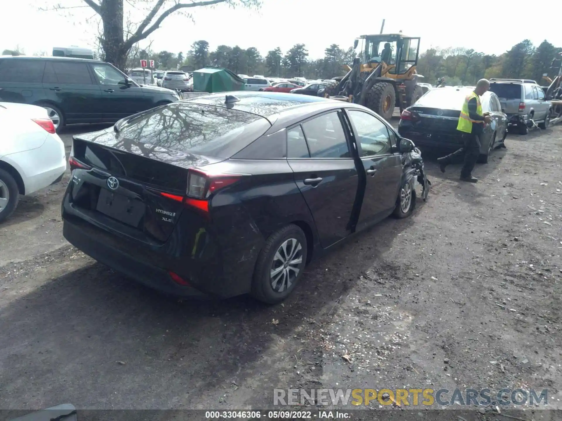 4 Photograph of a damaged car JTDL9RFU4K3011747 TOYOTA PRIUS 2019