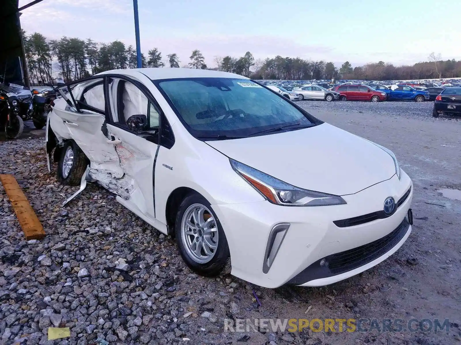 1 Фотография поврежденного автомобиля JTDL9RFU7K3006669 TOYOTA PRIUS 2019