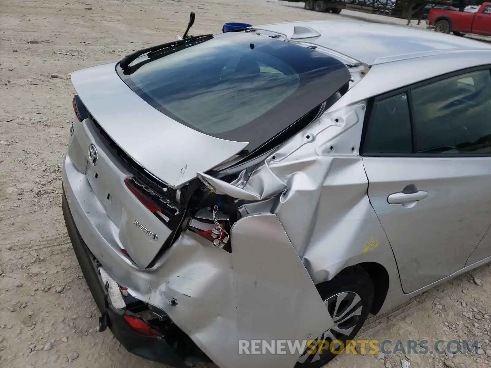 9 Photograph of a damaged car JTDL9RFU9K3009587 TOYOTA PRIUS 2019