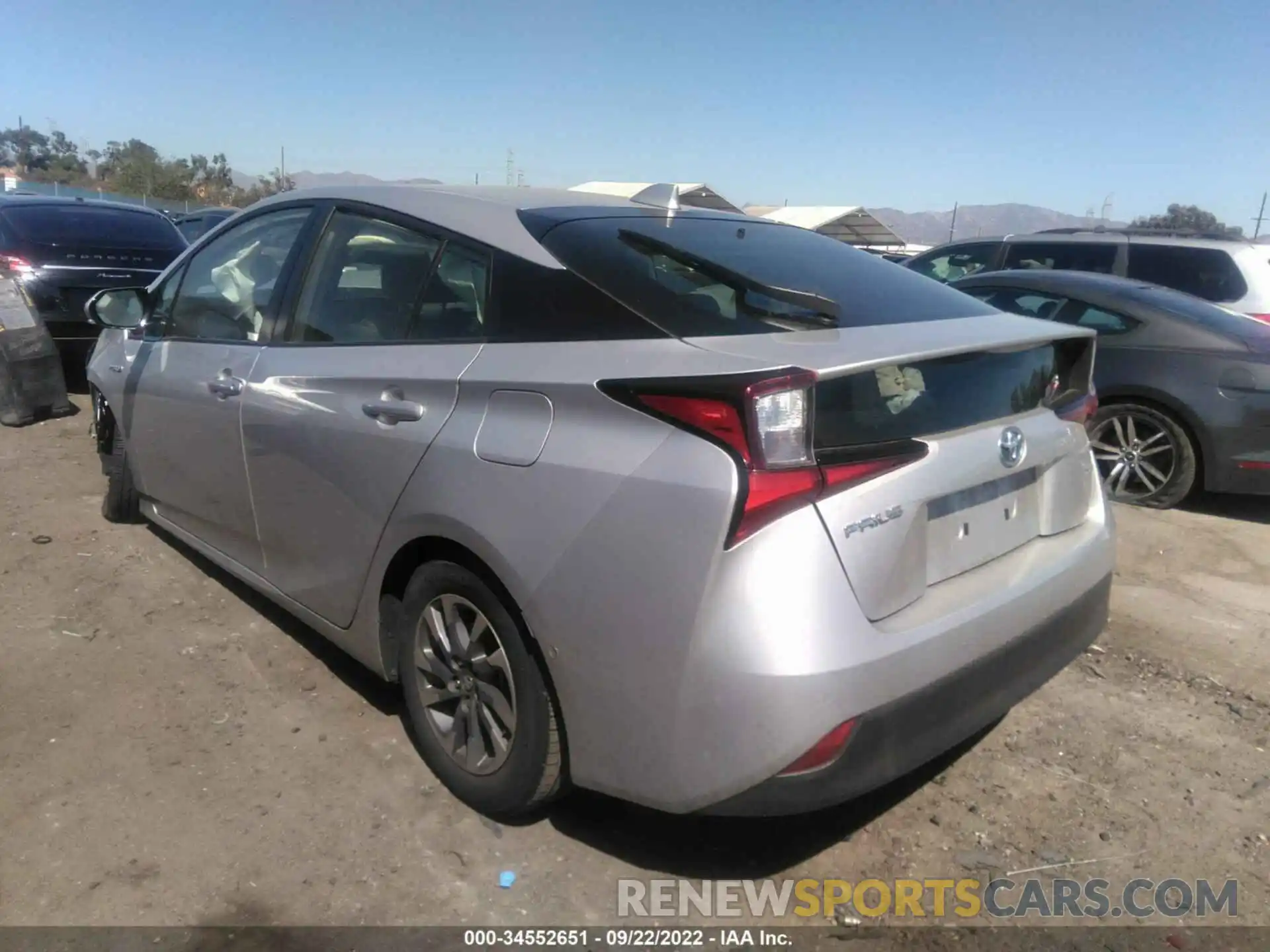 3 Фотография поврежденного автомобиля JTDKARFU1L3113155 TOYOTA PRIUS 2020