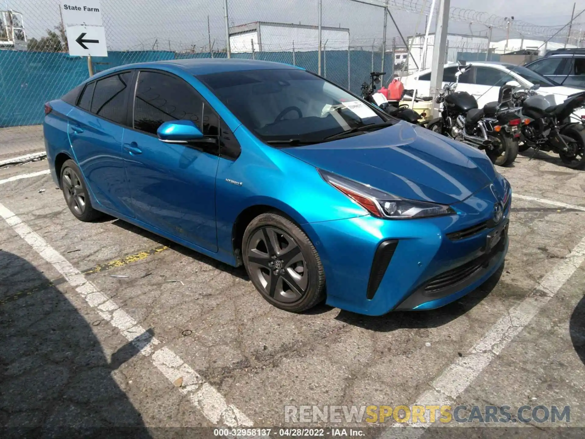 1 Фотография поврежденного автомобиля JTDKARFU2L3123242 TOYOTA PRIUS 2020