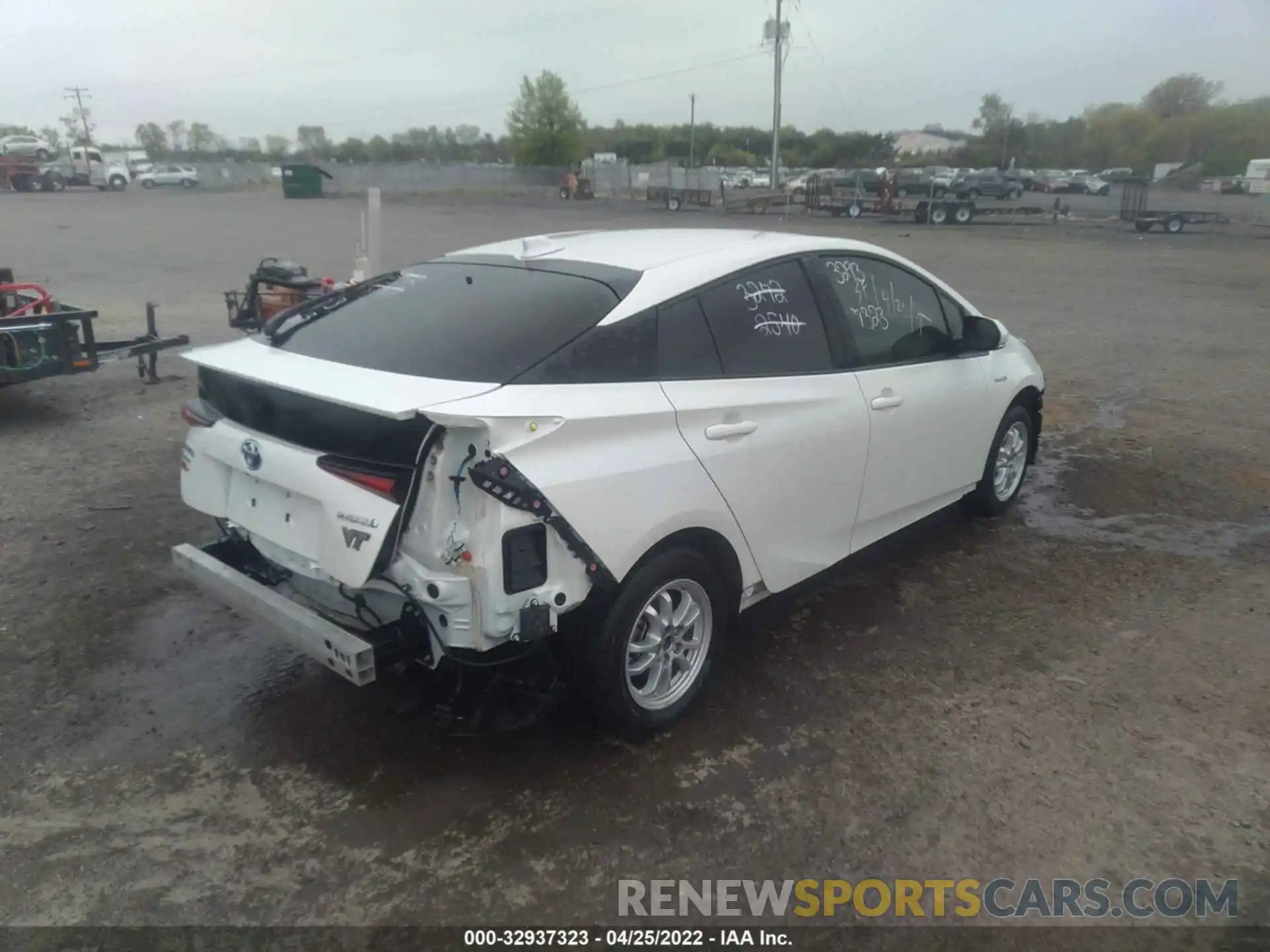 4 Photograph of a damaged car JTDL9RFU6L3018555 TOYOTA PRIUS 2020