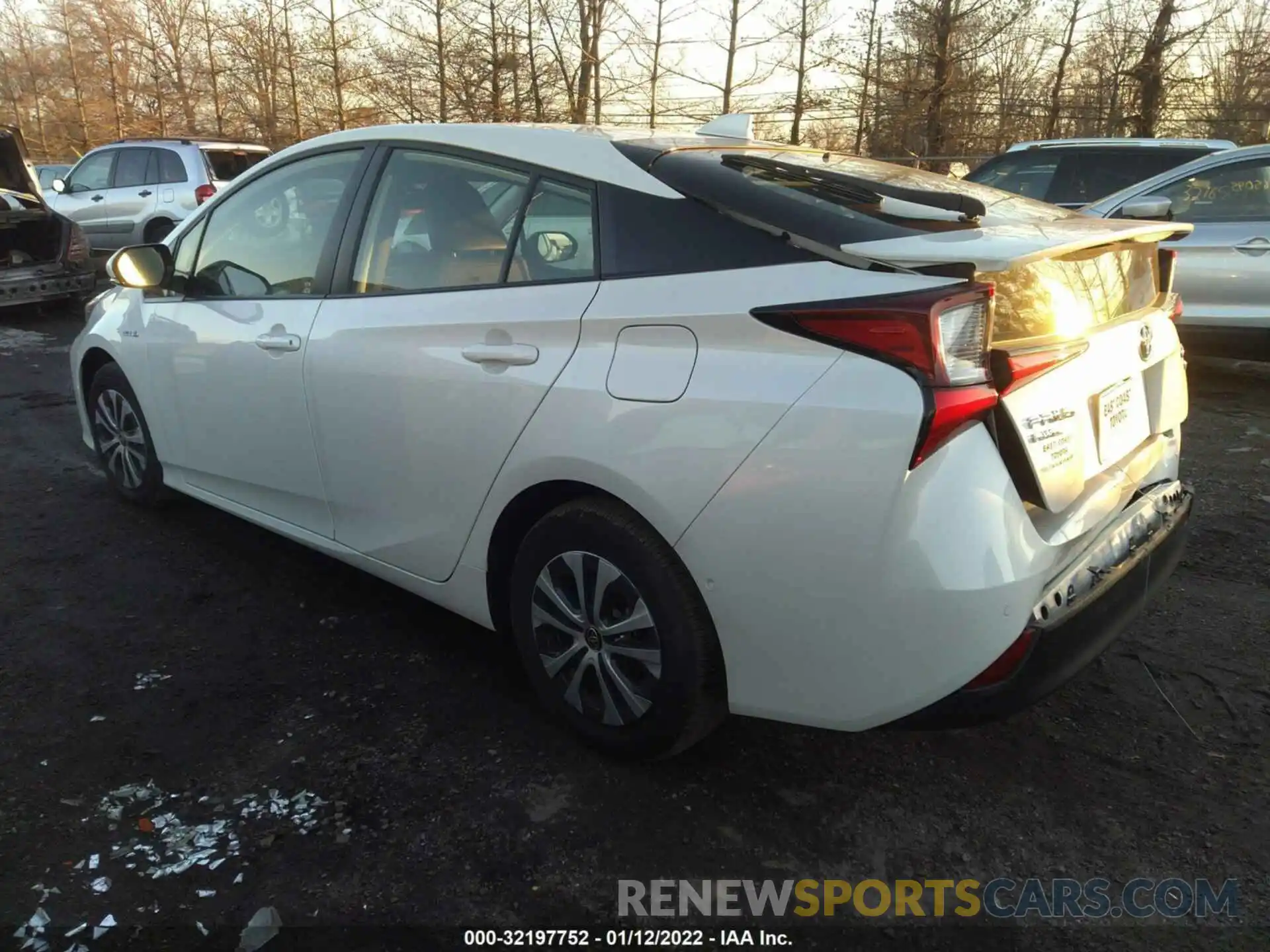 3 Фотография поврежденного автомобиля JTDL9RFUXL3020891 TOYOTA PRIUS 2020