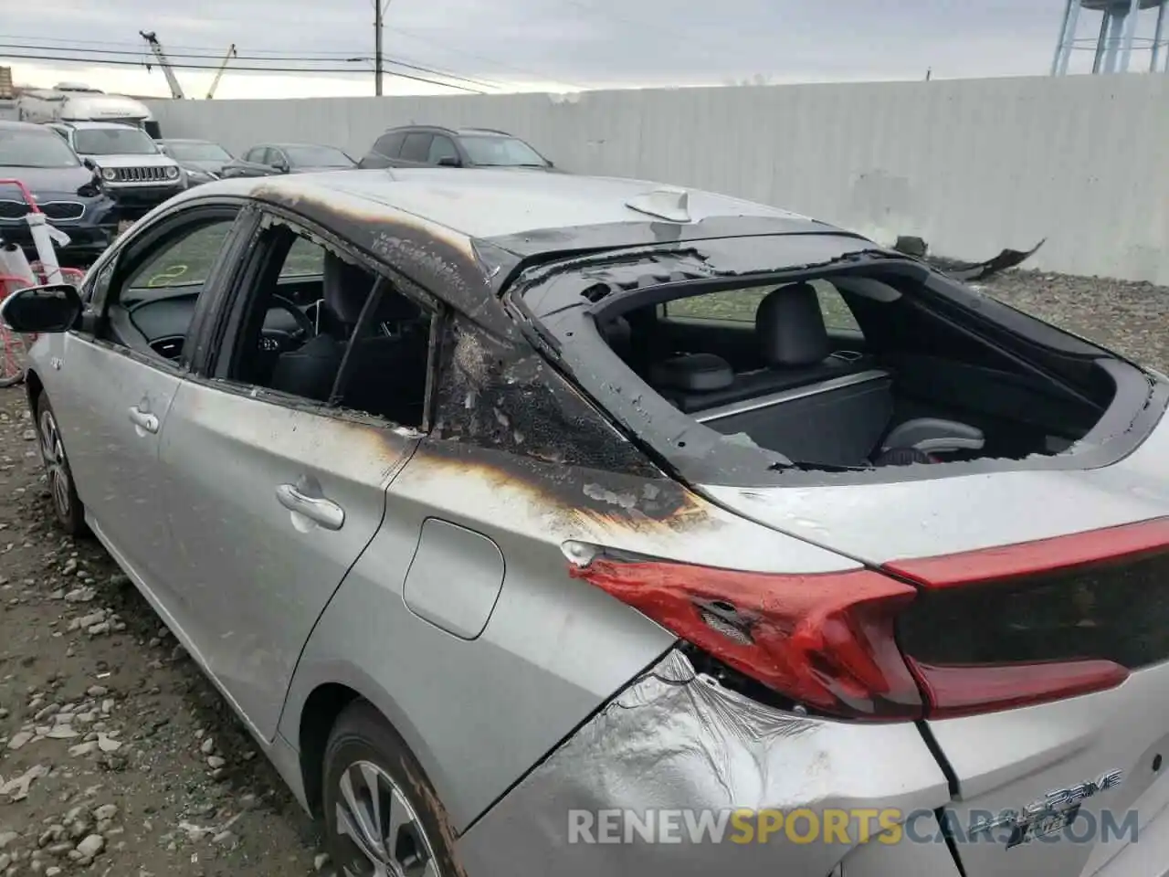 9 Photograph of a damaged car JTDKAMFPXM3191321 TOYOTA PRIUS 2021