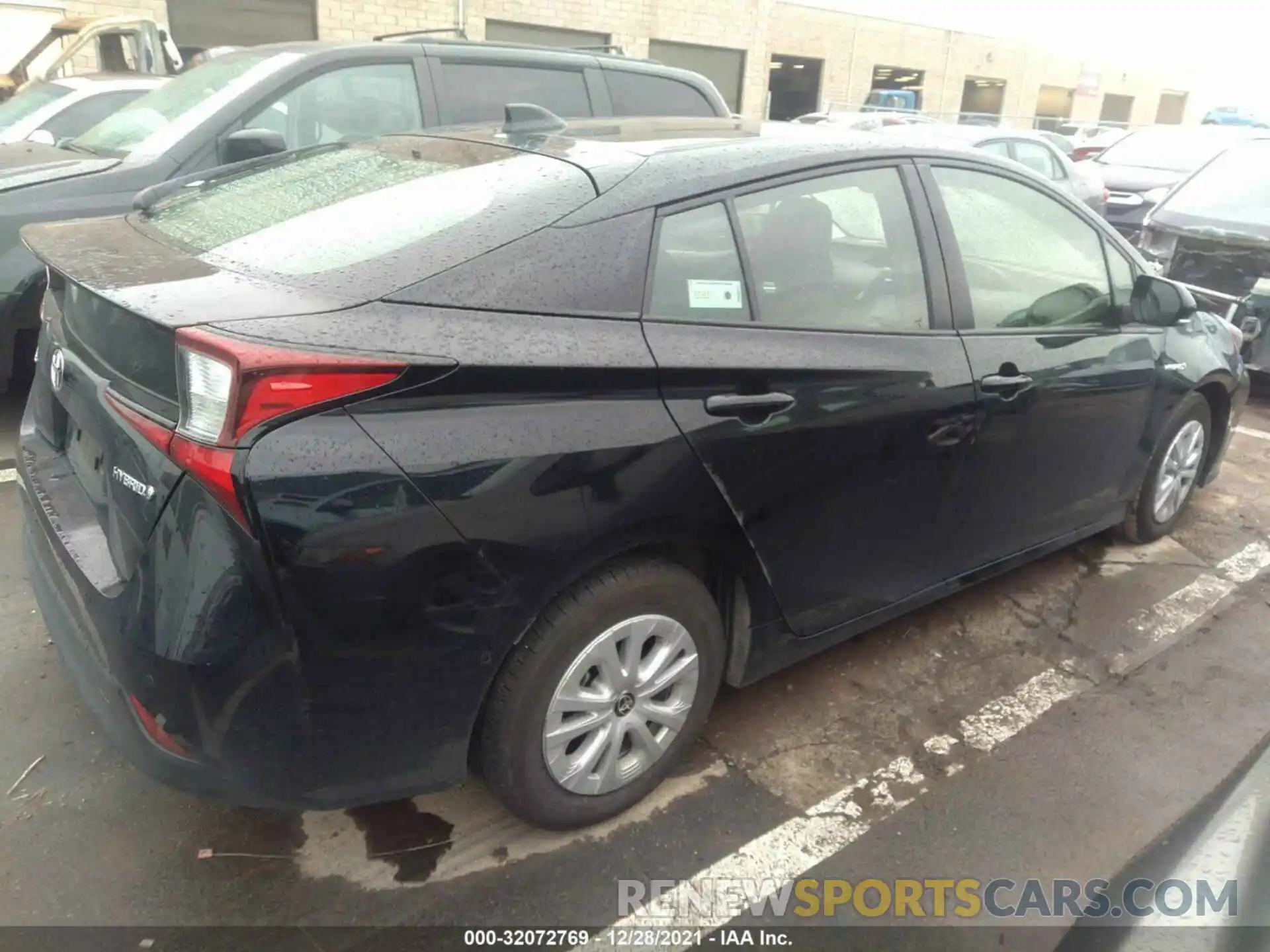 4 Photograph of a damaged car JTDKAMFU6M3149010 TOYOTA PRIUS 2021