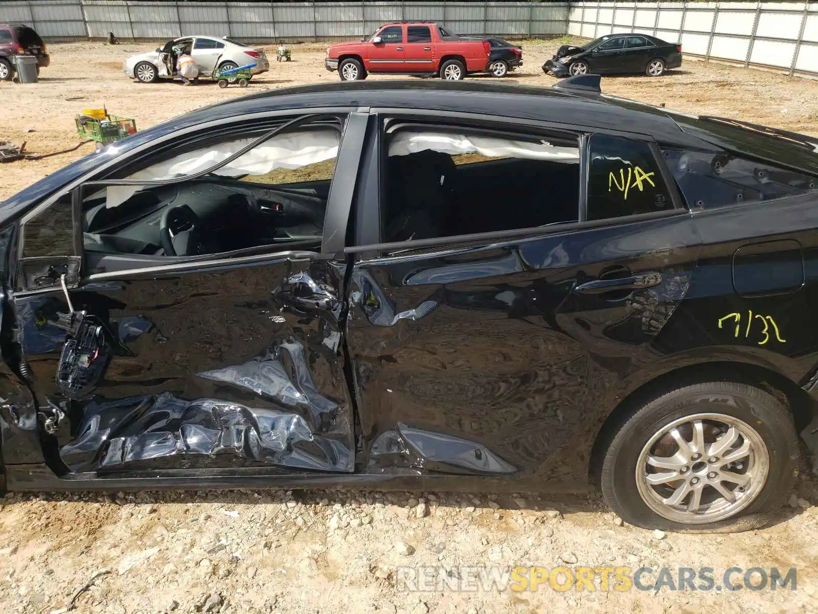 10 Photograph of a damaged car JTDKAMFUXM3138818 TOYOTA PRIUS 2021