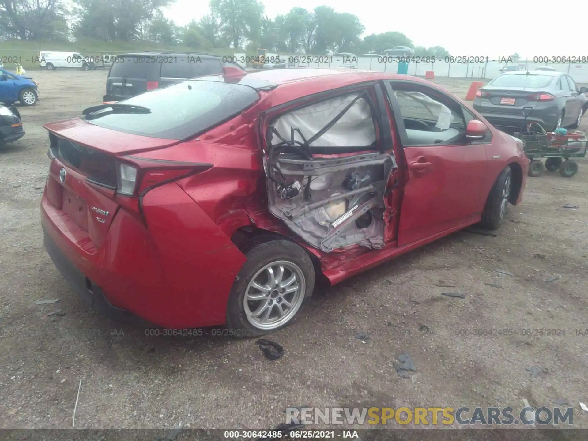 4 Photograph of a damaged car JTDL9MFU6M3023033 TOYOTA PRIUS 2021