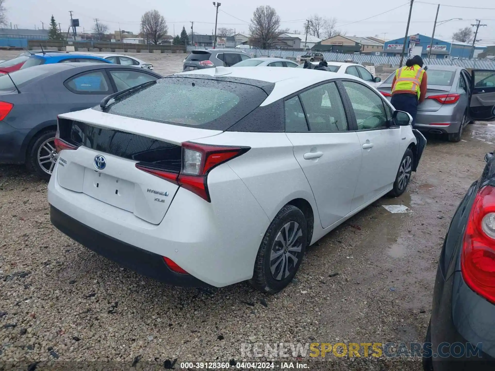 4 Photograph of a damaged car JTDL9MFU7M3026927 TOYOTA PRIUS 2021